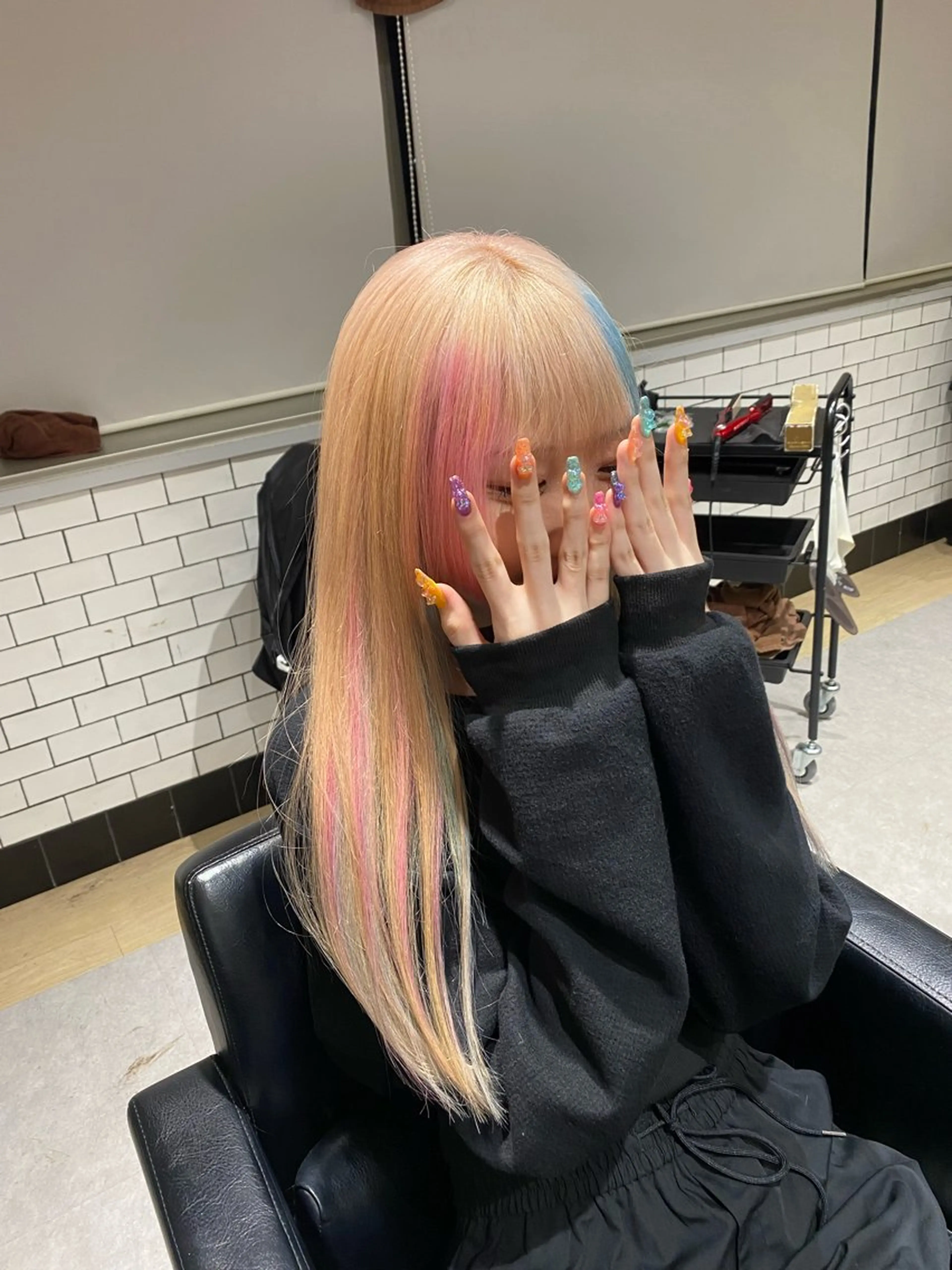 🐬ブルピンのジェニー風💞フェイスフレーミングカラー【顔周りブリーチ➕全体カラー】の写真