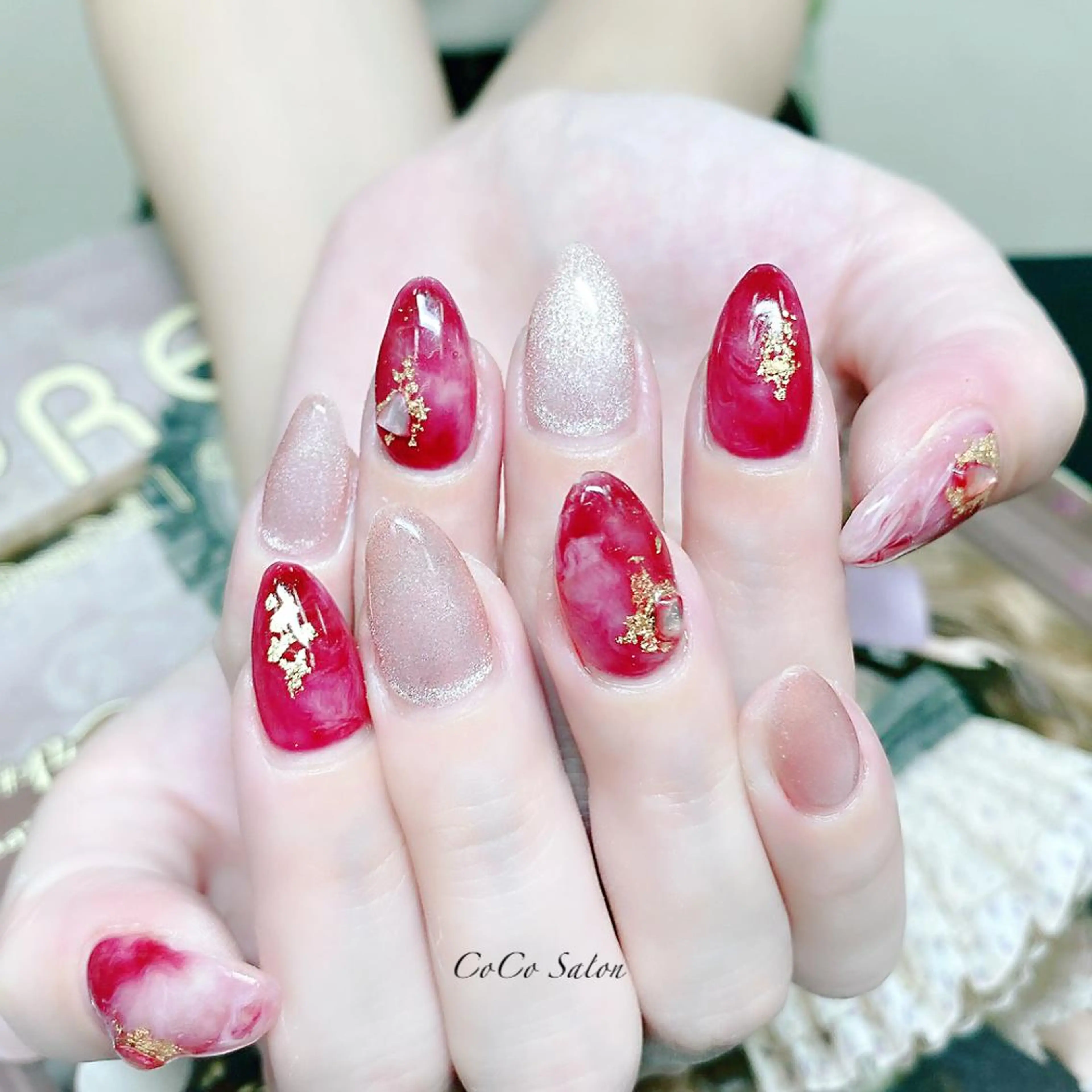 ネイル ボルドー 成人式 長さ出し ジェルネイル ホログラムネイル ハンドネイル CoCoSalon ネイル/まつ毛予約のネイルデザイン