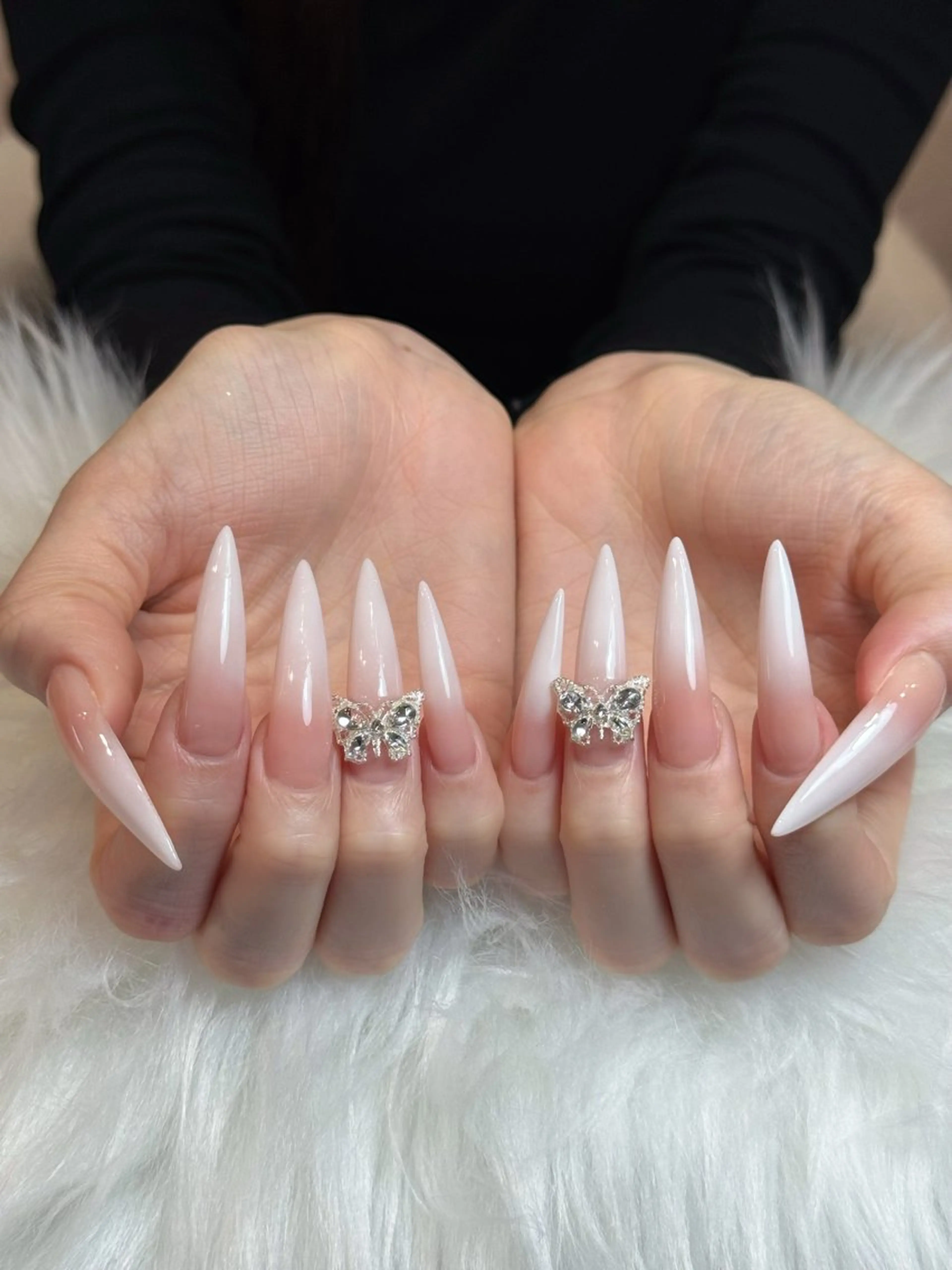 ネイル チークネイル ドット フレンチネイル グラデーション ハート ハンドネイル ハンドケア Eli Nails 新宿のネイルデザイン