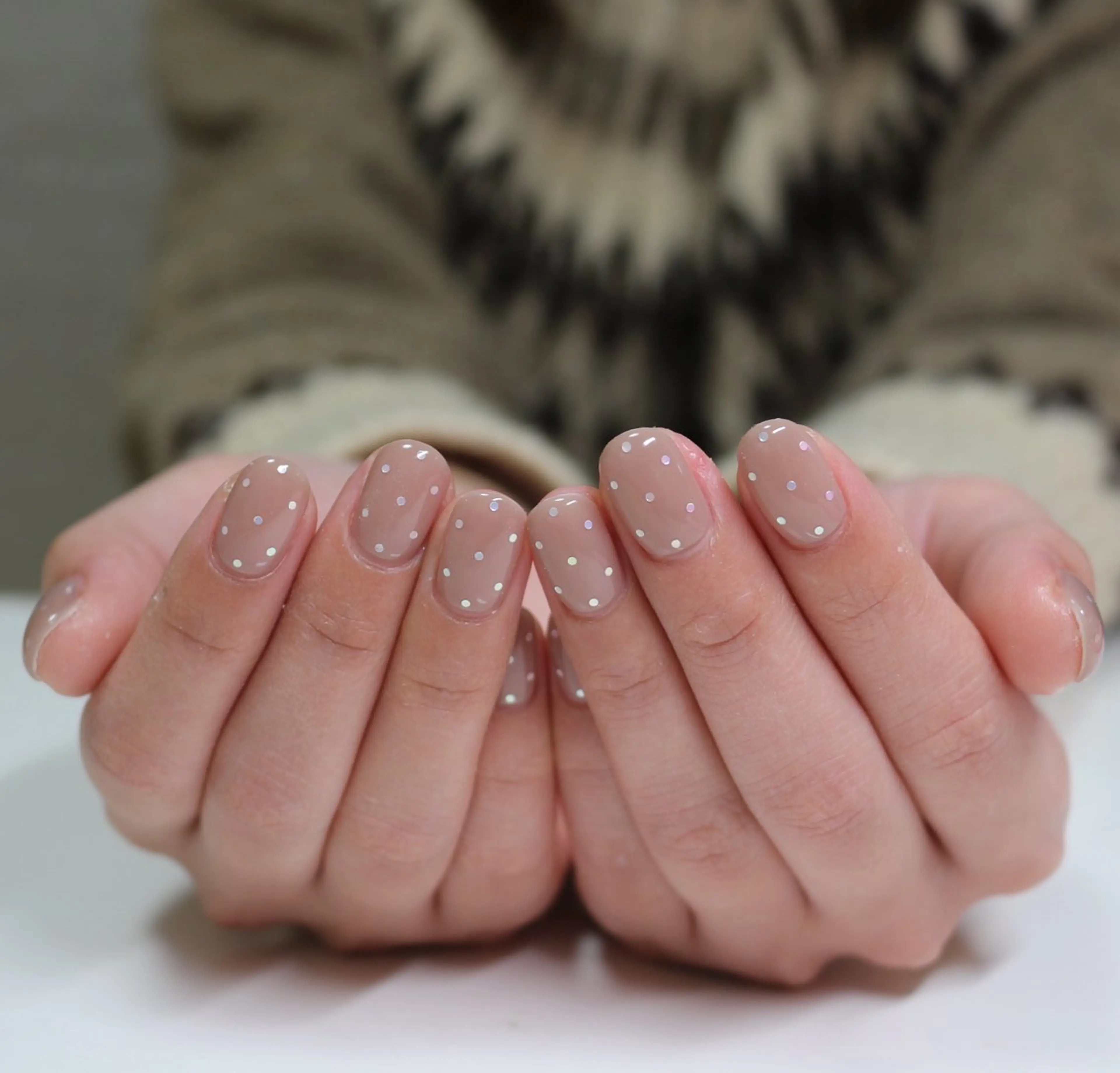 ネイル ドット ホログラムネイル シンプルネイル ハンドネイル Baku Nailsのネイルデザイン