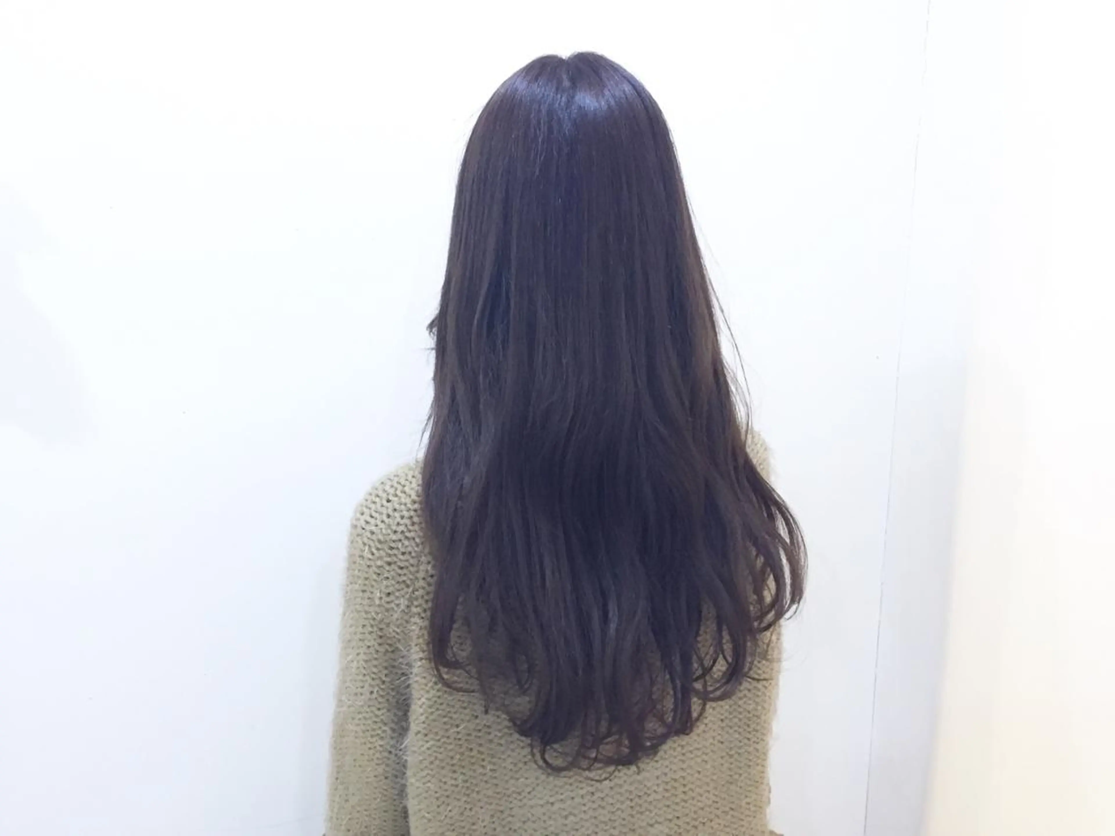 ロング カラー 服部 樹季のヘアスタイル