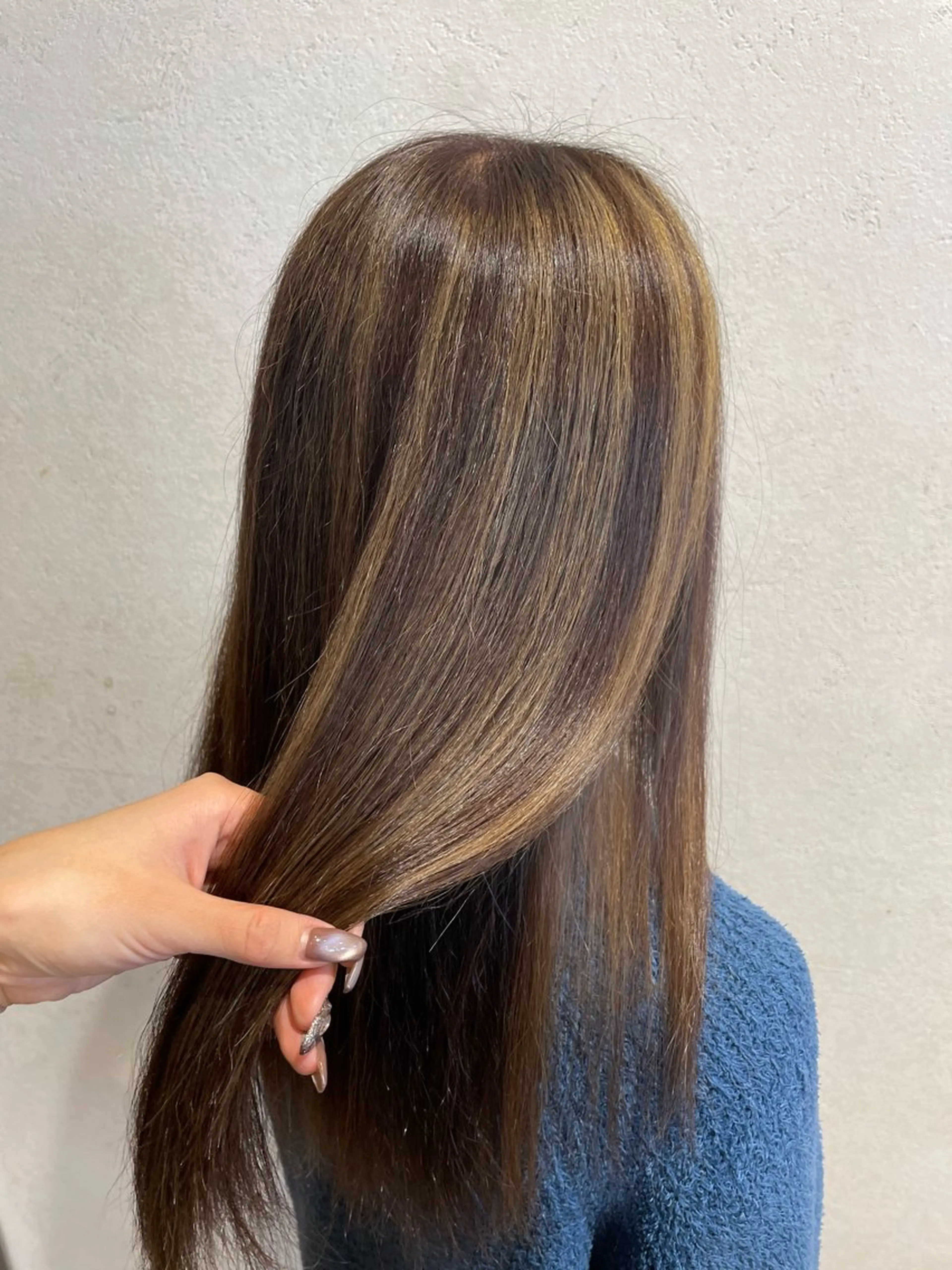 カラー 岡村 真子のヘアスタイル