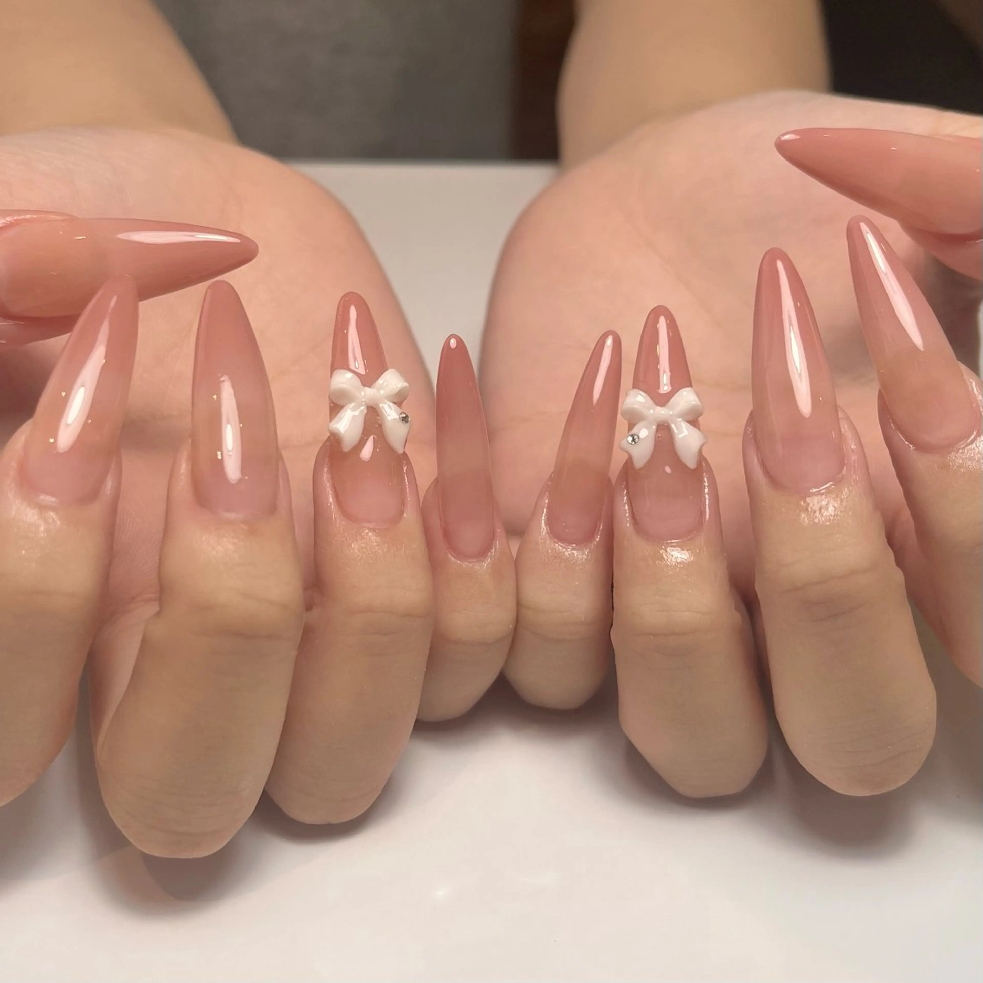 ネイル グラデーション ピンク ピンクベージュ リボン ハンドネイル ballie／小野原 なつみのネイルデザイン