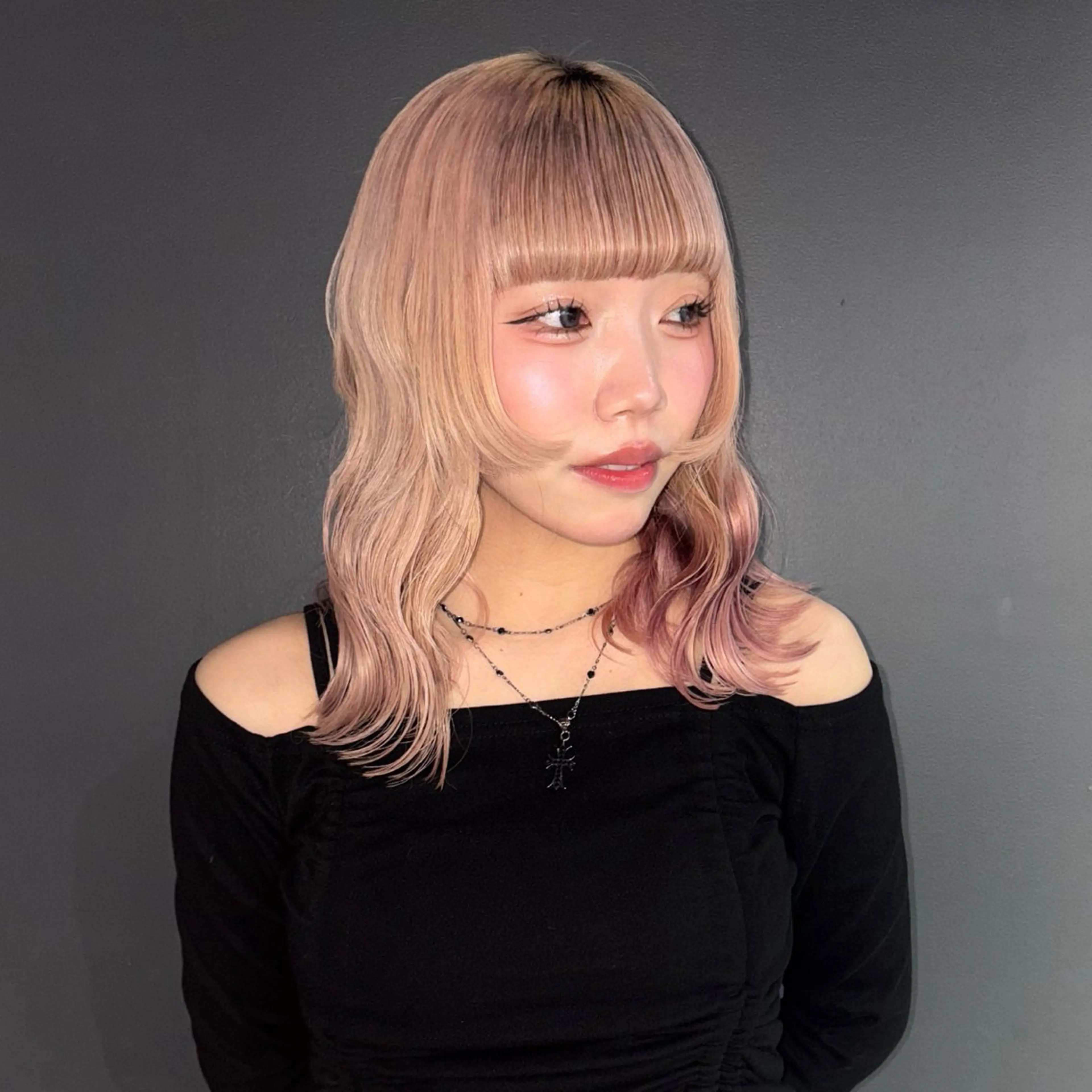 ミディアム カット ★デザインカラー ハイトーン ももか★のヘアスタイル