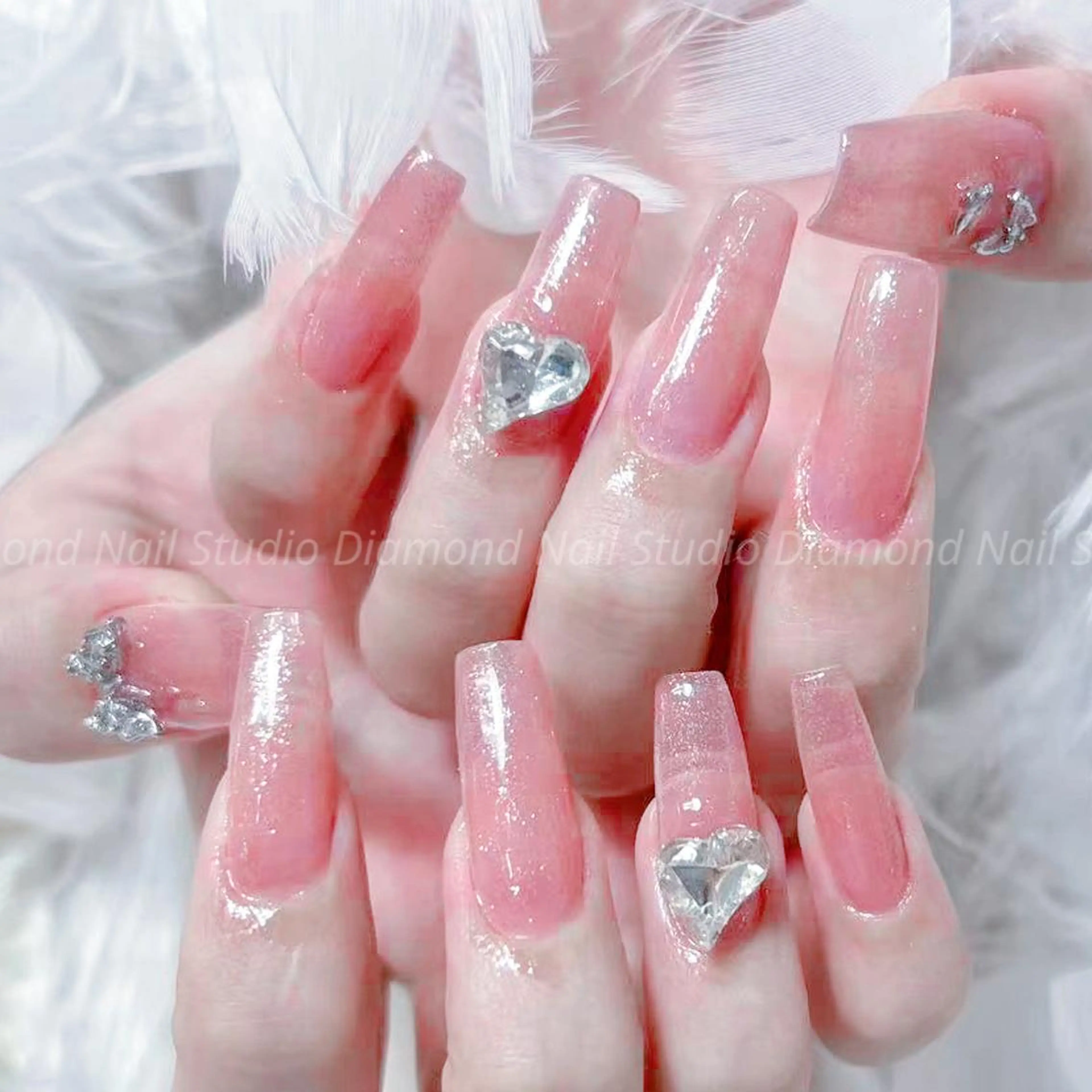 ネイル アートネイル オーロラネイル フラッシュネイル ガーリー キラキラネイル ハンドネイル DIAMOND NailStudioのネイルデザイン