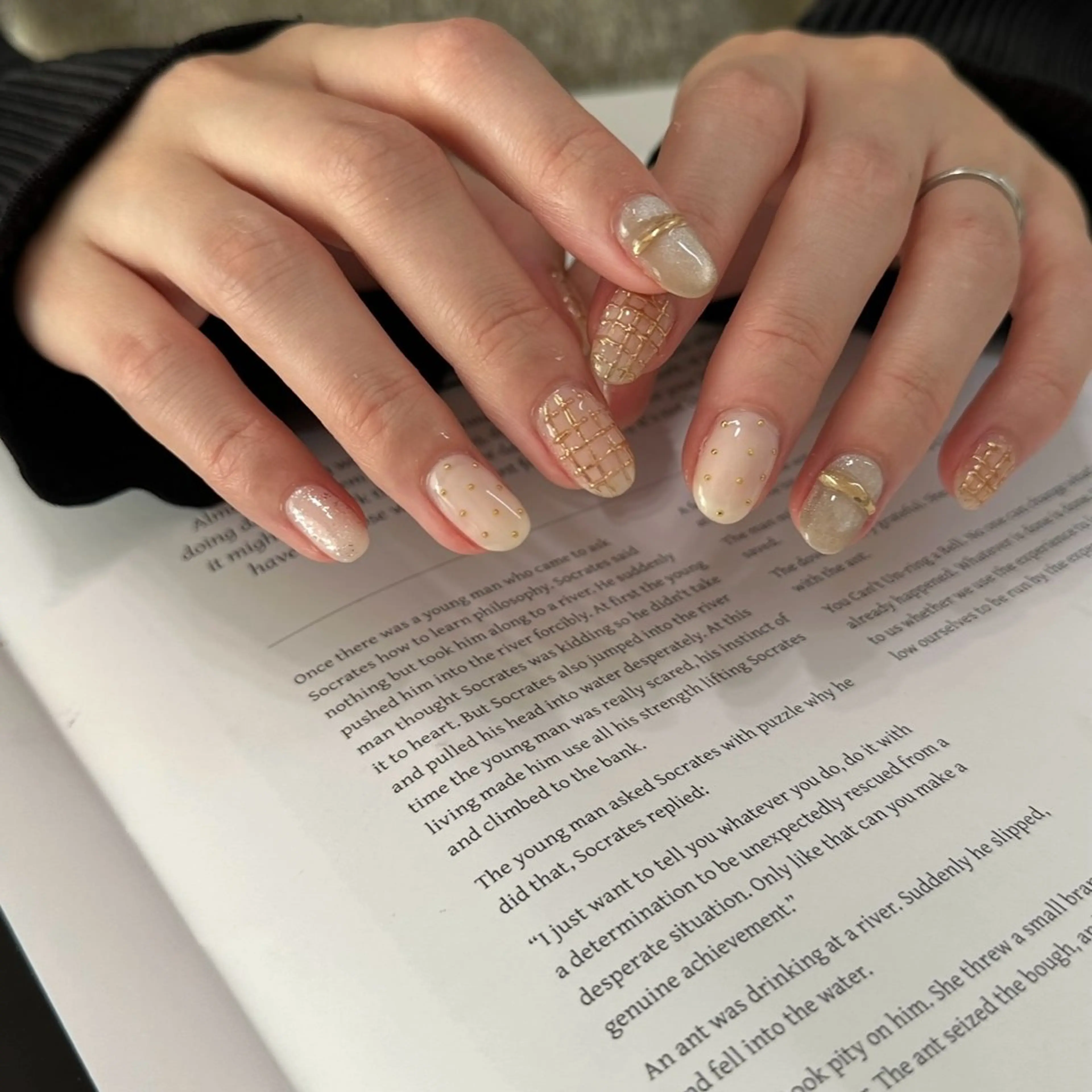 ネイル ゴールド ミラーネイル ハンドネイル cyaan所属・nail salon Cyaanのネイルデザイン