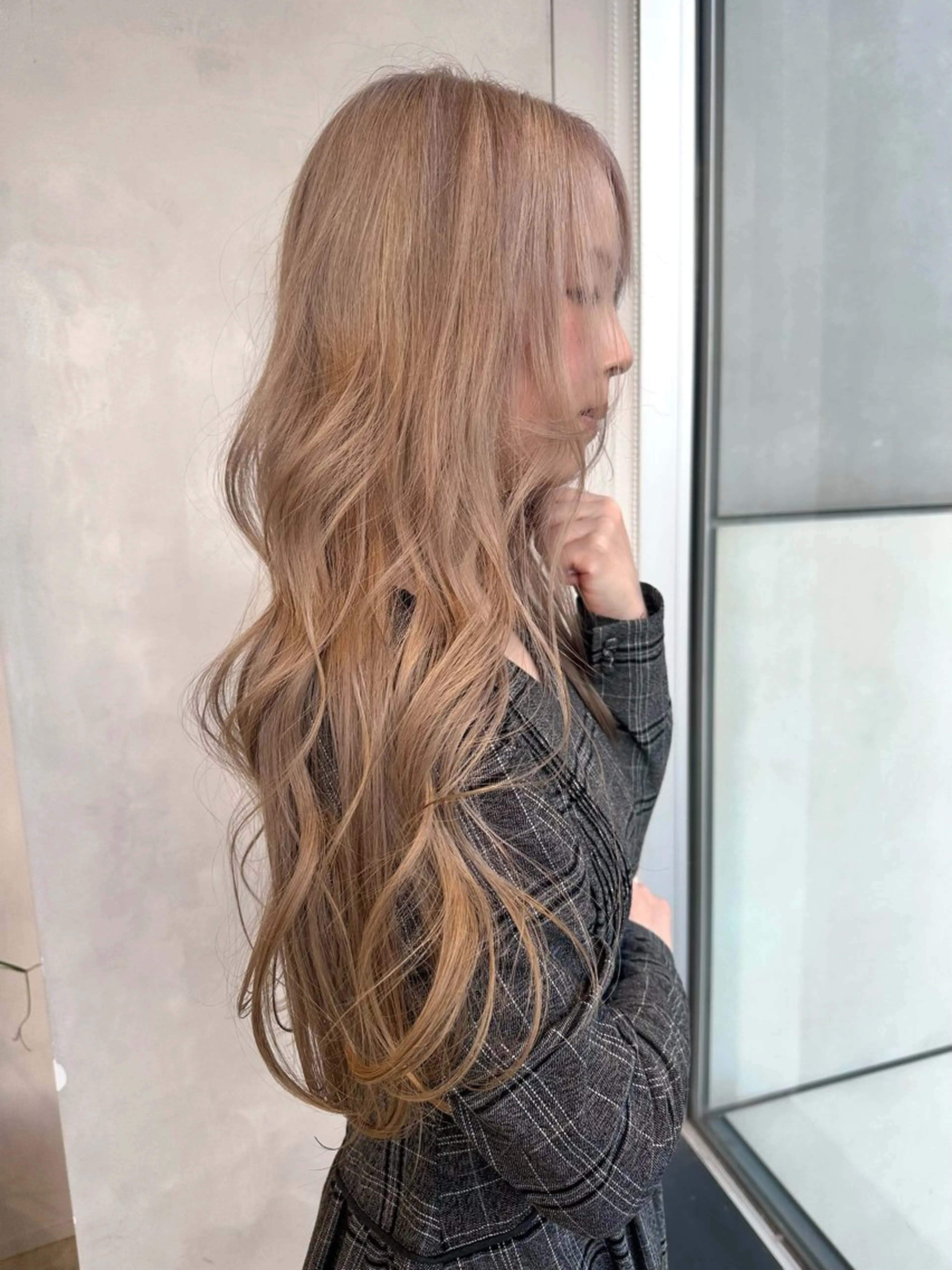 ロング カラー ベージュカラー ミルクティーベージュ カット ヘアカラー トリートメント ベージュ🧸🤎/ブ リーチ/あかね🕊️のヘアスタイル