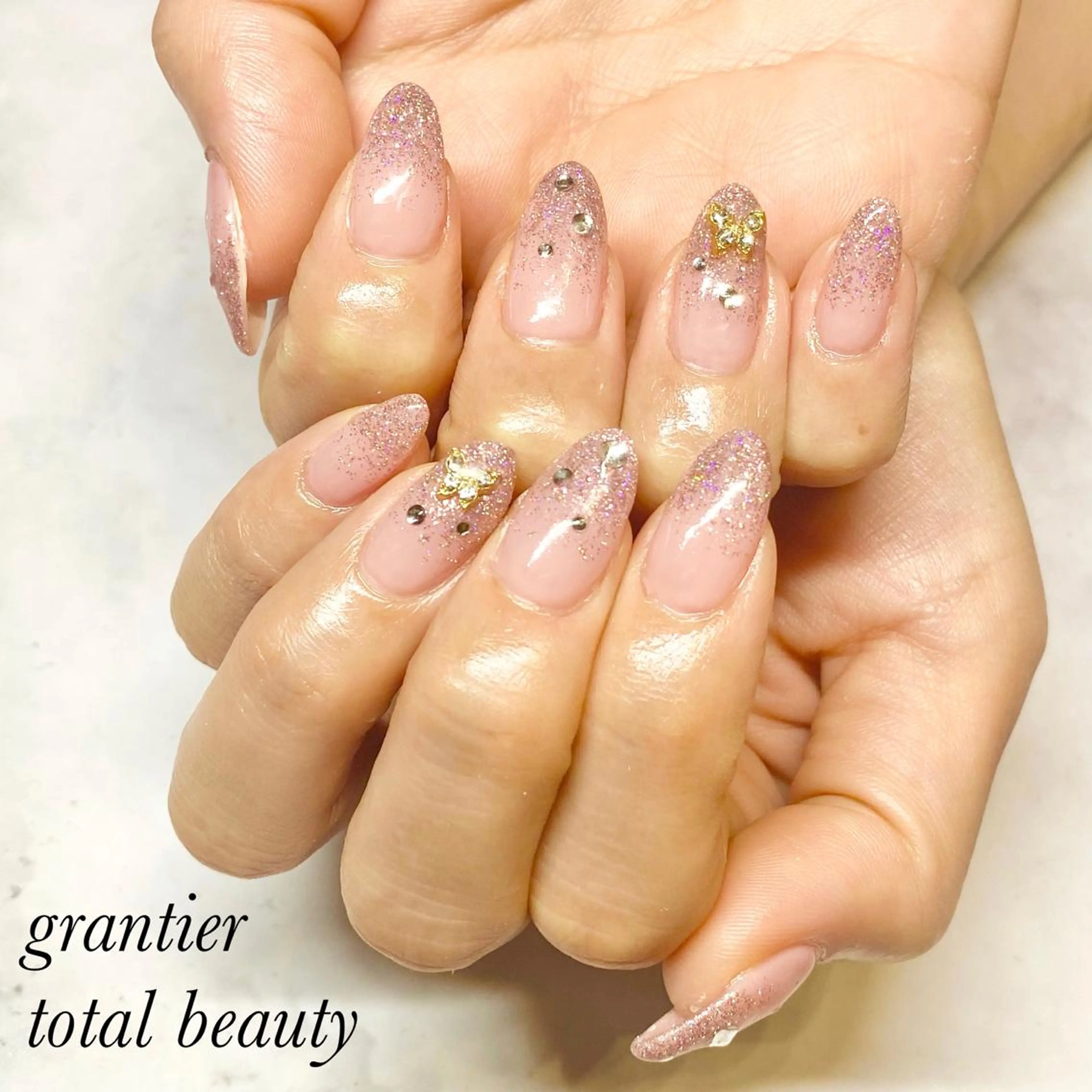 ネイル フラッシュネイル ラメ(グリッター) ラメグラデーション ハンドネイル grantier beautyのネイルデザイン