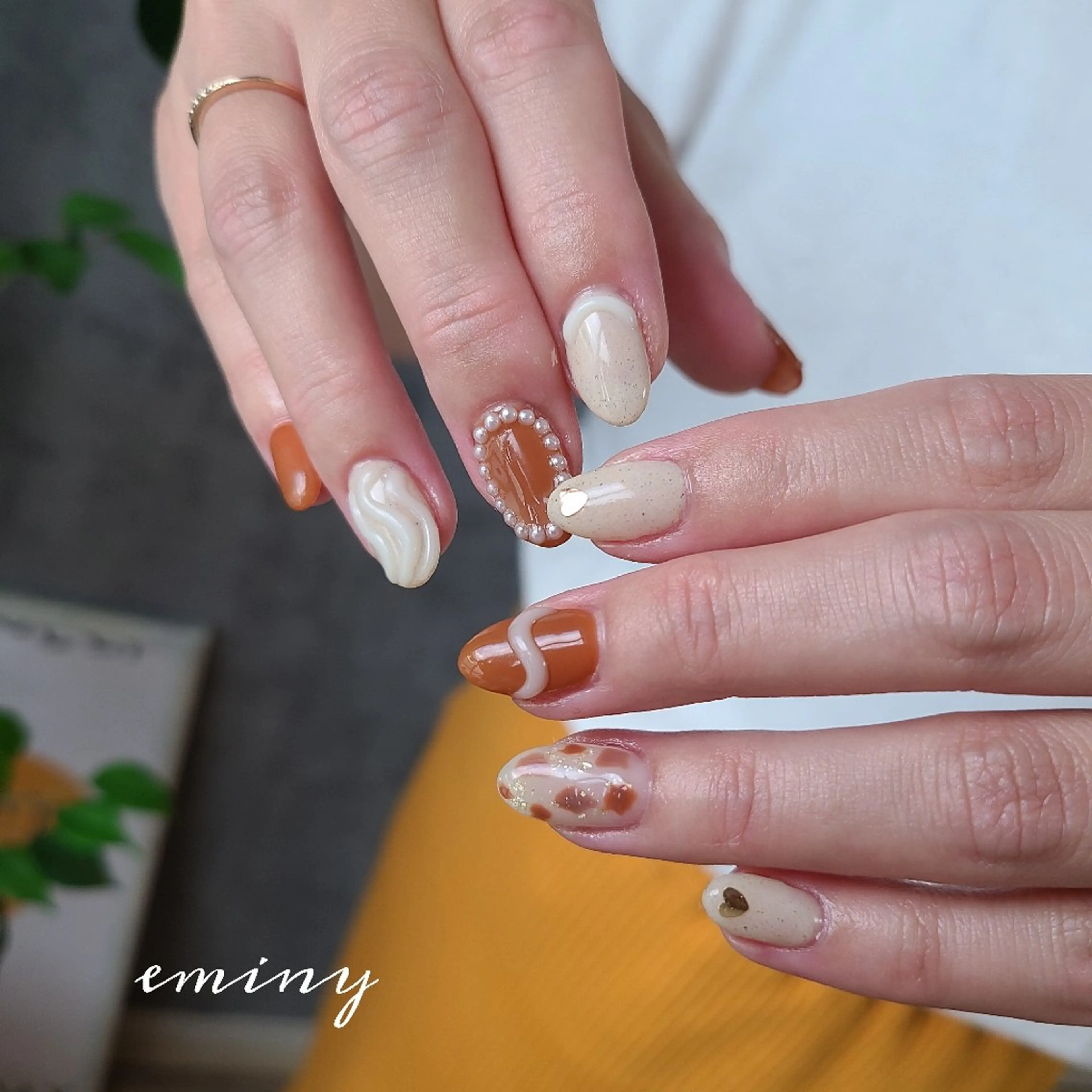 ネイル ブラウン ぷっくりネイル nail salon  eminyのネイルデザイン