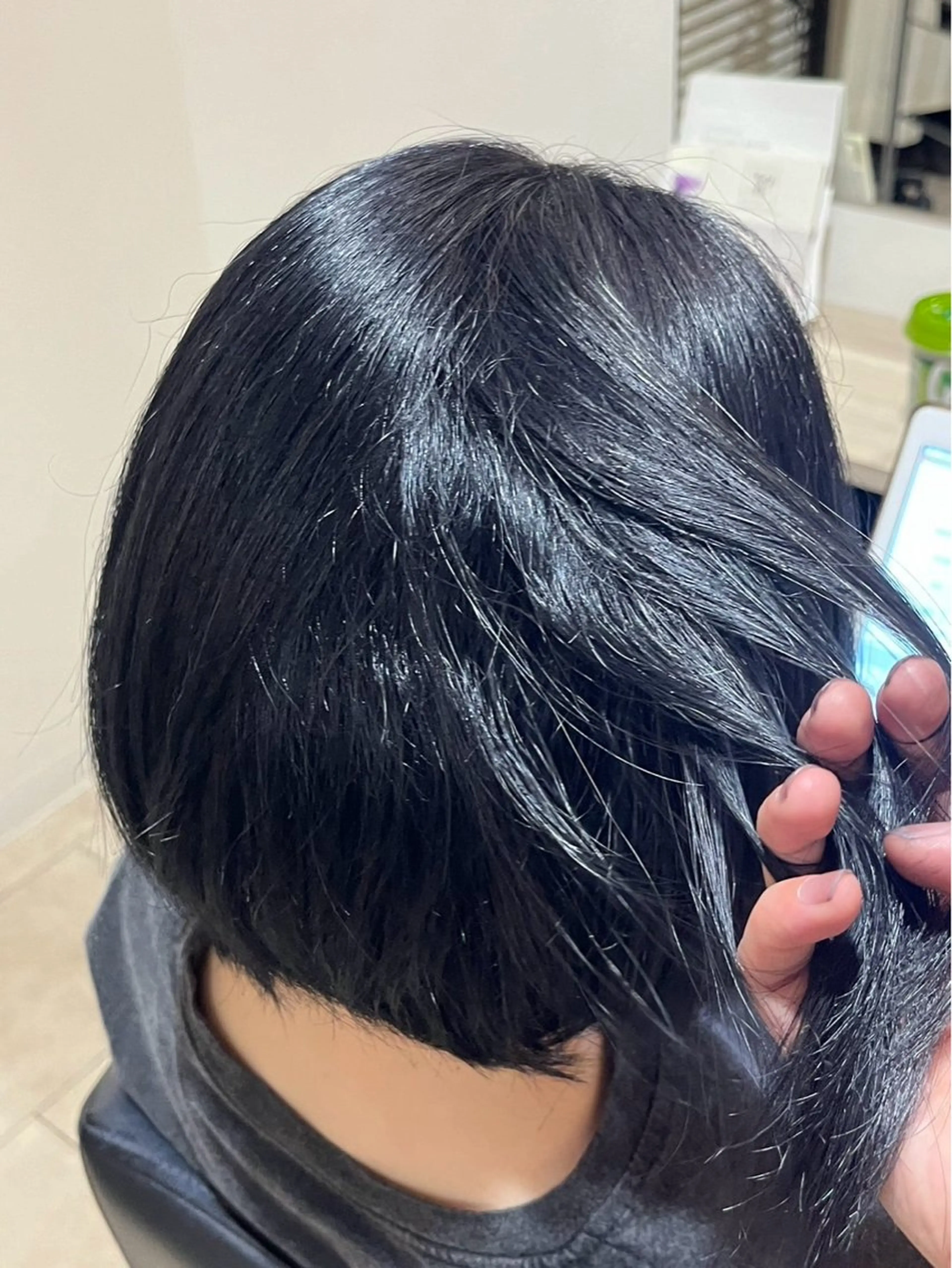 カラー 黒髪 ブリーチ ブルーカラー ブルーブラック Needs by ONECONCEPT所属・齋 采伽のヘアスタイル