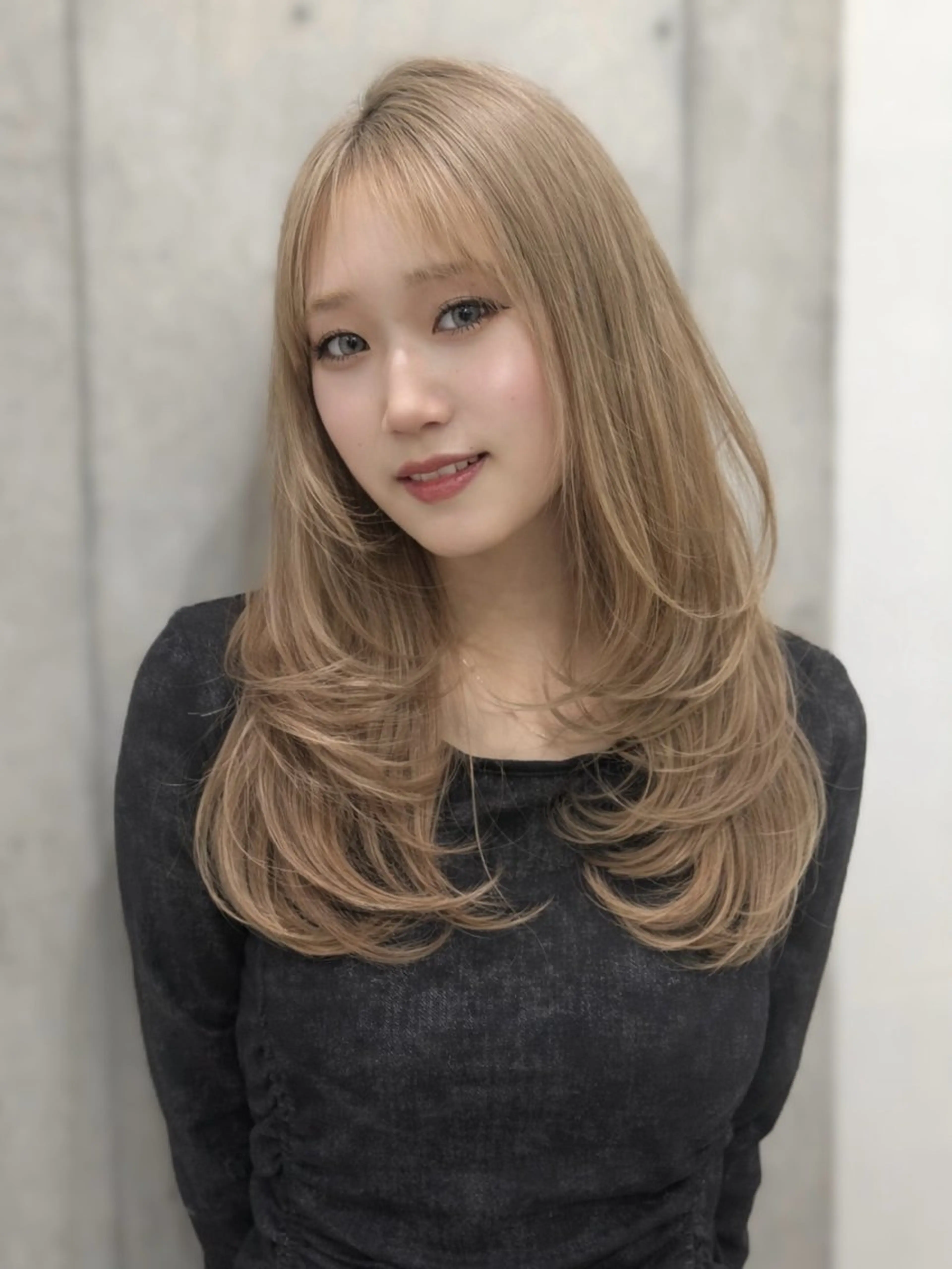 ロング カラー ヘアアレンジ ヘアカラー トリートメント ヘッドスパ ヘアセット 韓国レイヤーカット /韓国トレンドカラーのヘアスタイル