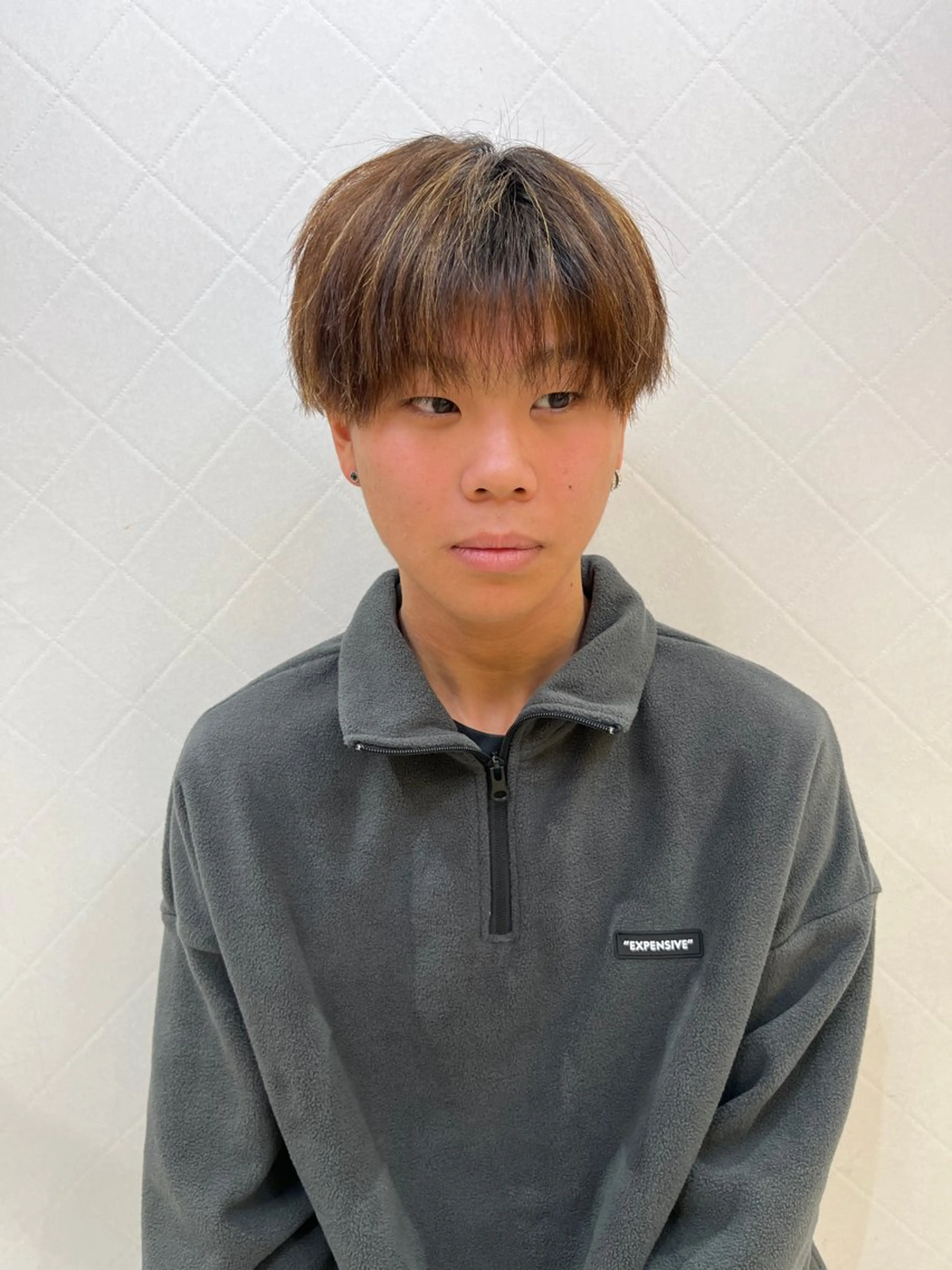 ショート カラー メンズ メンズハイライト マッシュ シースルーマッシュ メンズショート ハイライトカラー 顔周りレイヤー/ 似合わせ/古津遼平のヘアスタイル