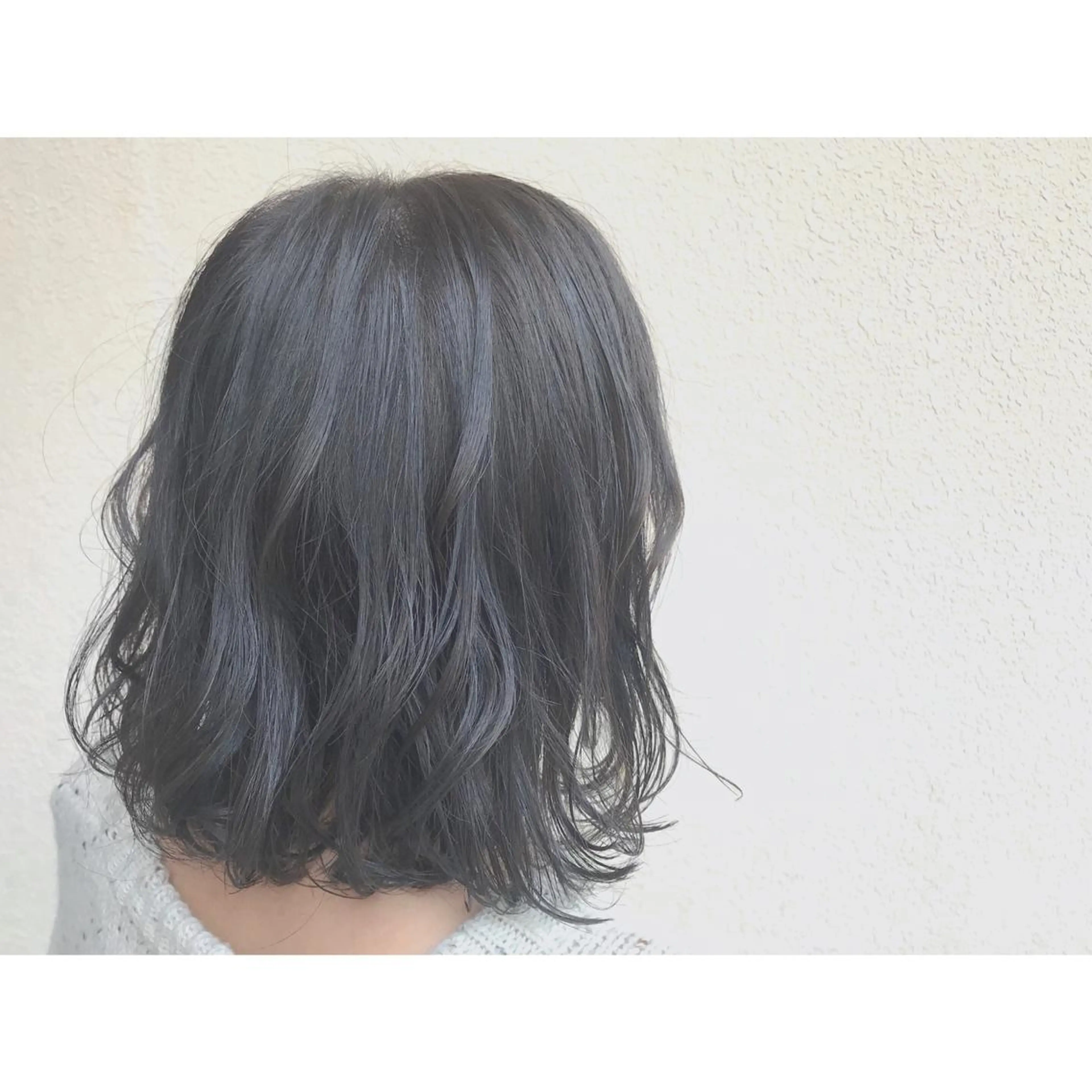 ミディアム カラー 切りっぱなしボブ ブルーカラー ブルージュ グレージュ ボブ なかにし まゆみのヘアスタイル