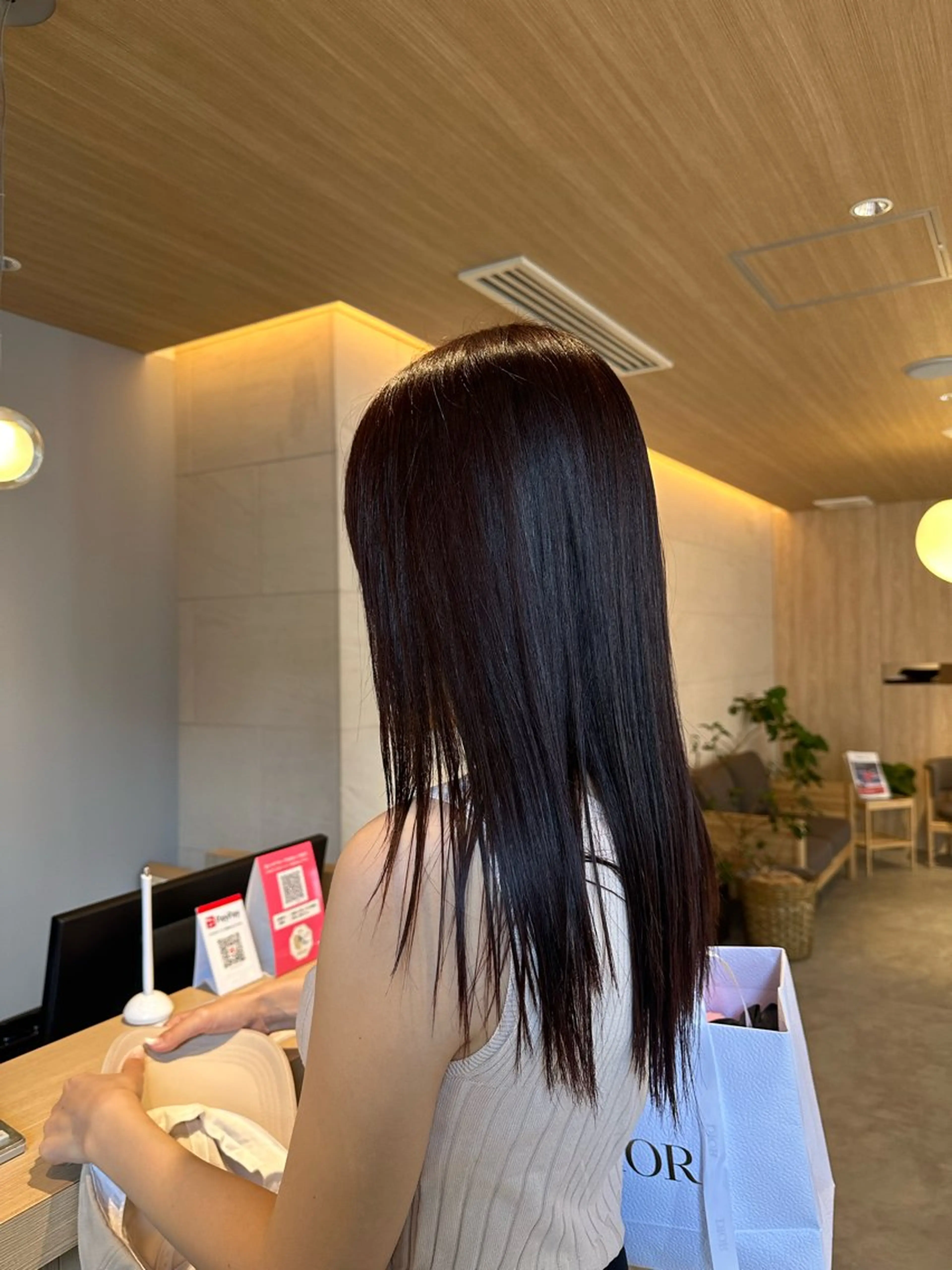 ロング ピンクラベンダー 大島 希美のヘアスタイル