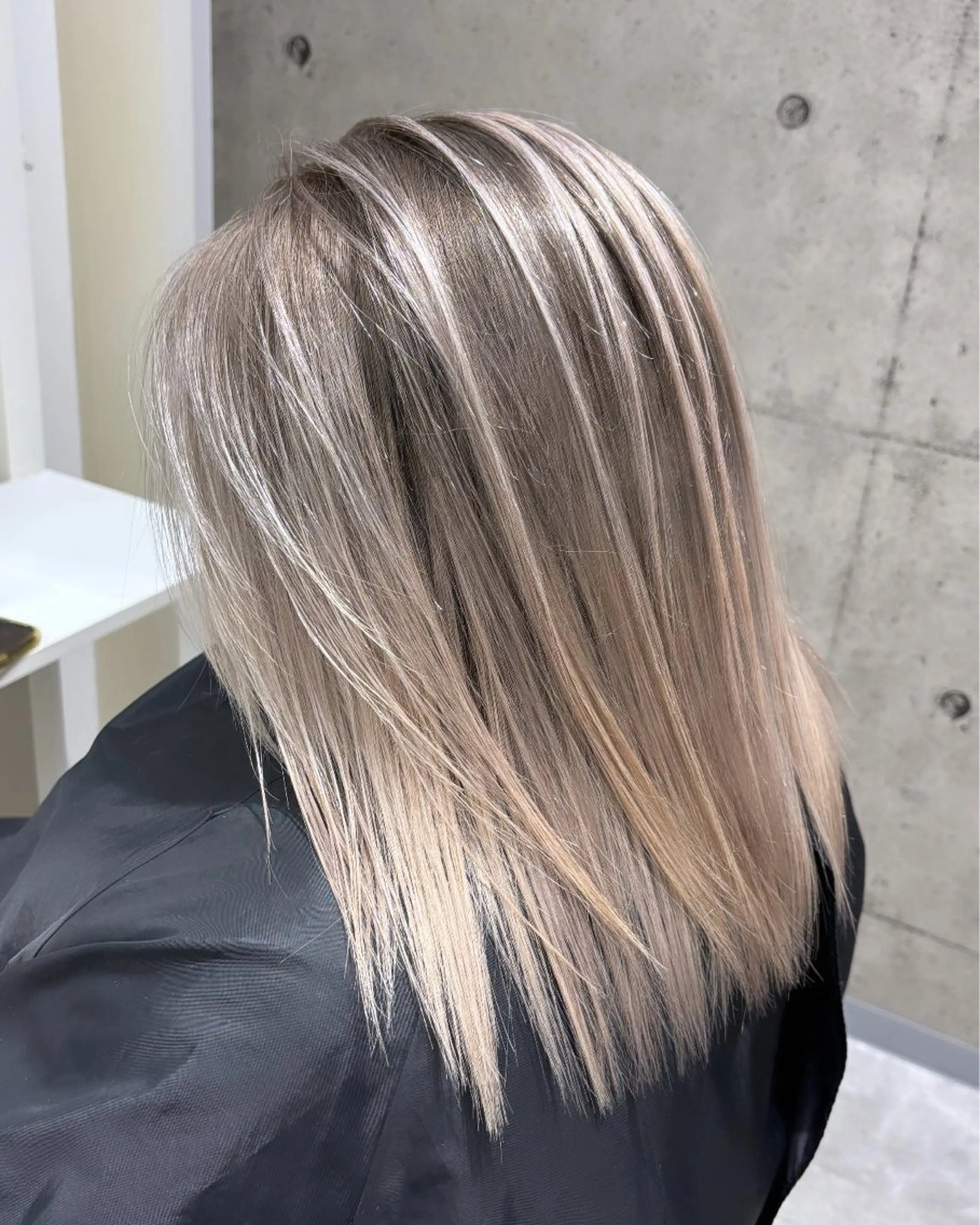 セミロング カラー ショートボブ アディクシーカラー ブリーチ ケアブリーチ ダブルカラー SUZU/岡山/矯正 ブリーチ/レイヤーのヘアスタイル