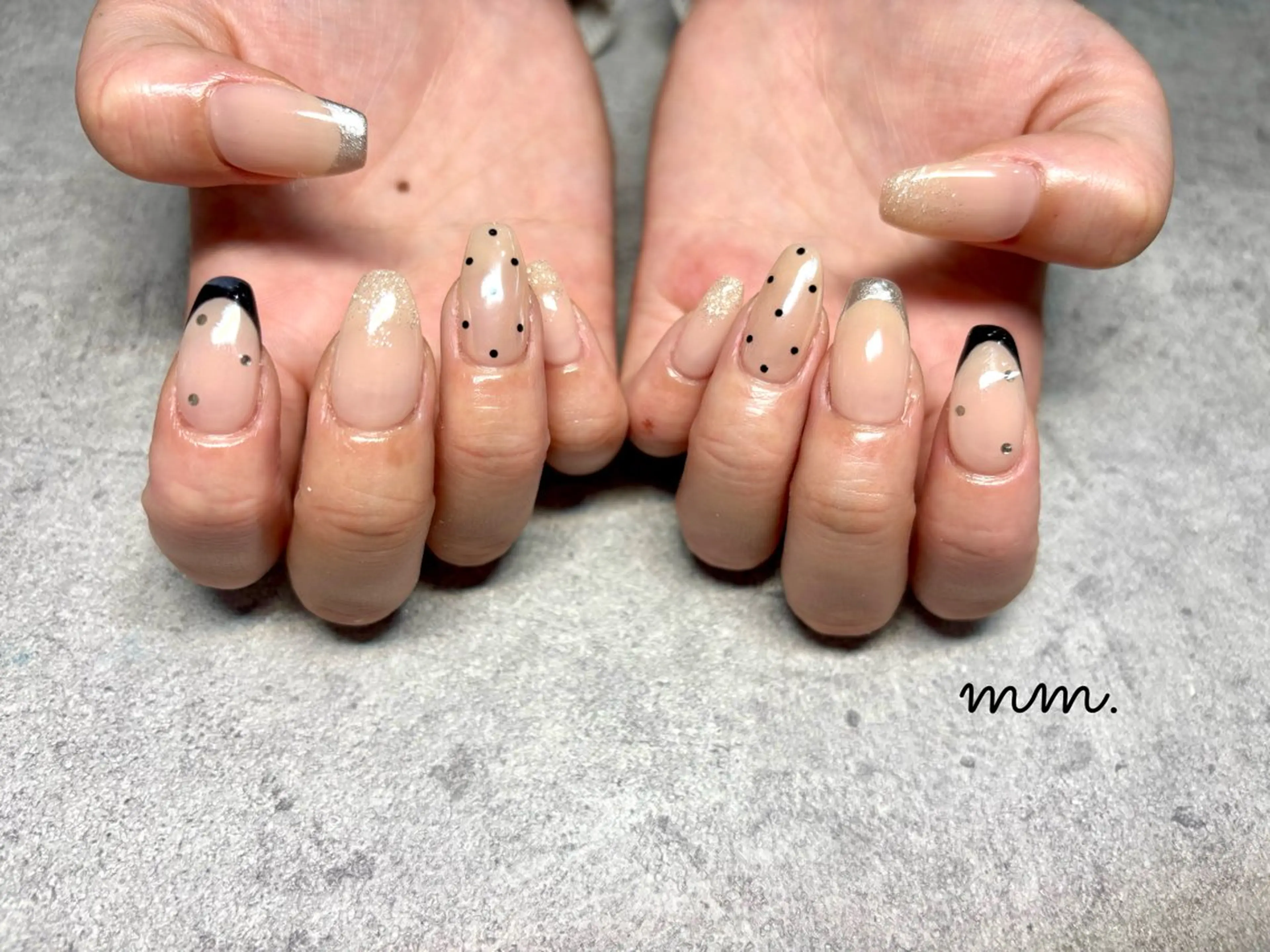 ネイル ドット フレンチネイル ハンドネイル mm. ✨Ayuna✨のネイルデザイン