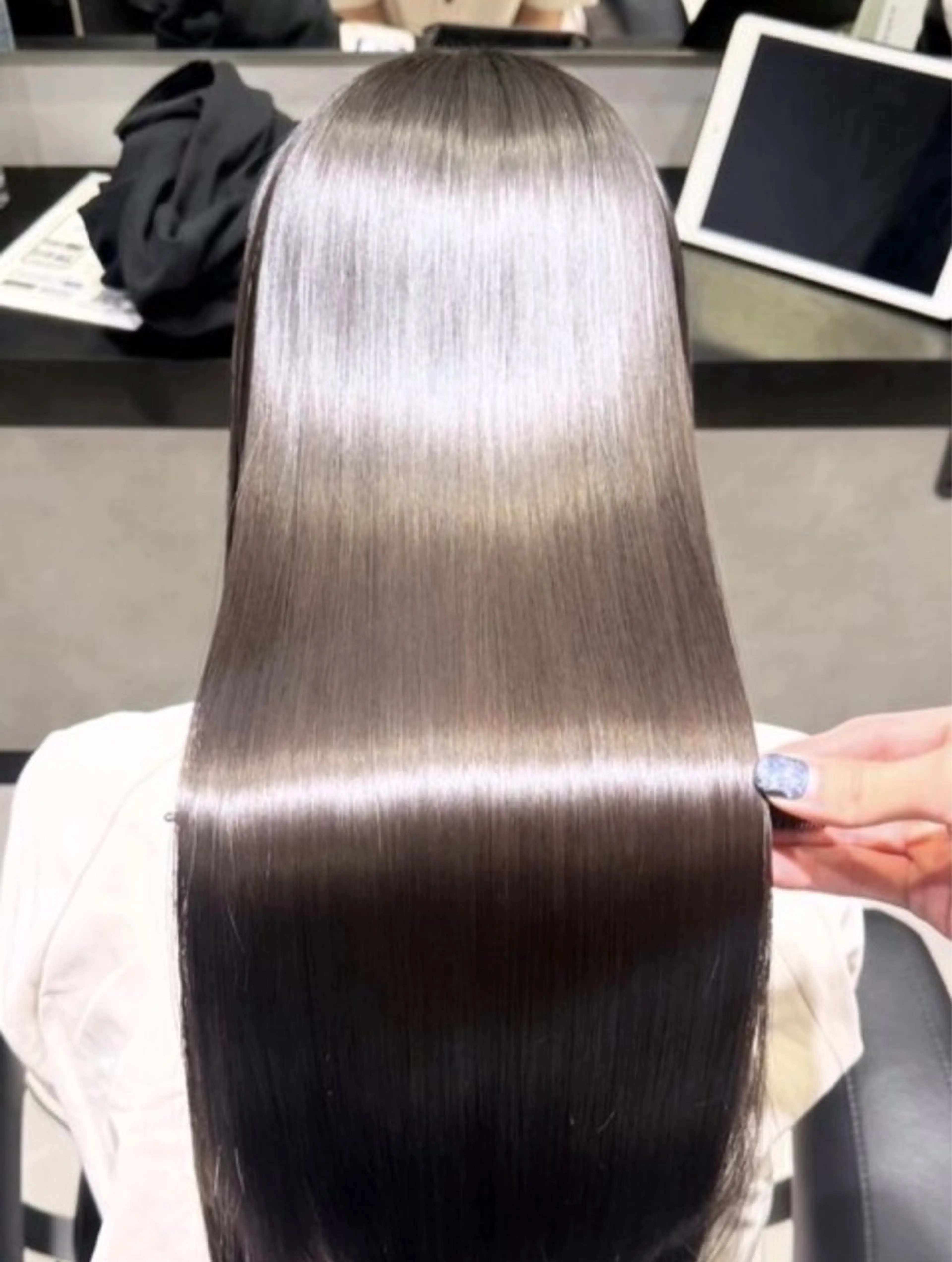 セミロング カラー アッシュ アッシュグレー ベージュカラー ブリーチ ブロンド ヘアカラー トリートメント 【美髪ハイトーン】 髪質改善/大和🎀のヘアスタイル