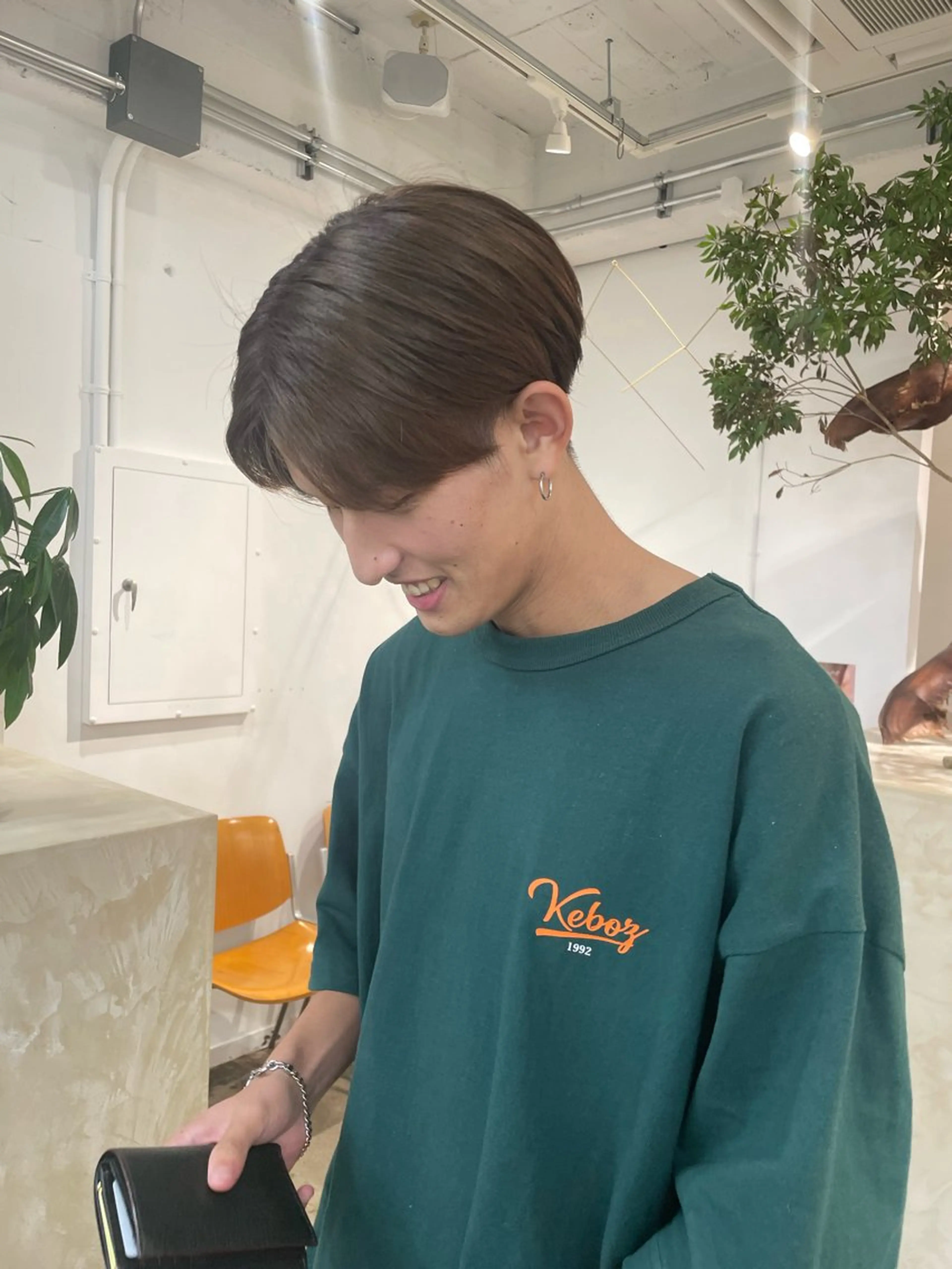 ショート カラー メンズ アッシュ アッシュブラウン ブラウンカラー 透明感カラー Terve.竹内 視咲のヘアスタイル