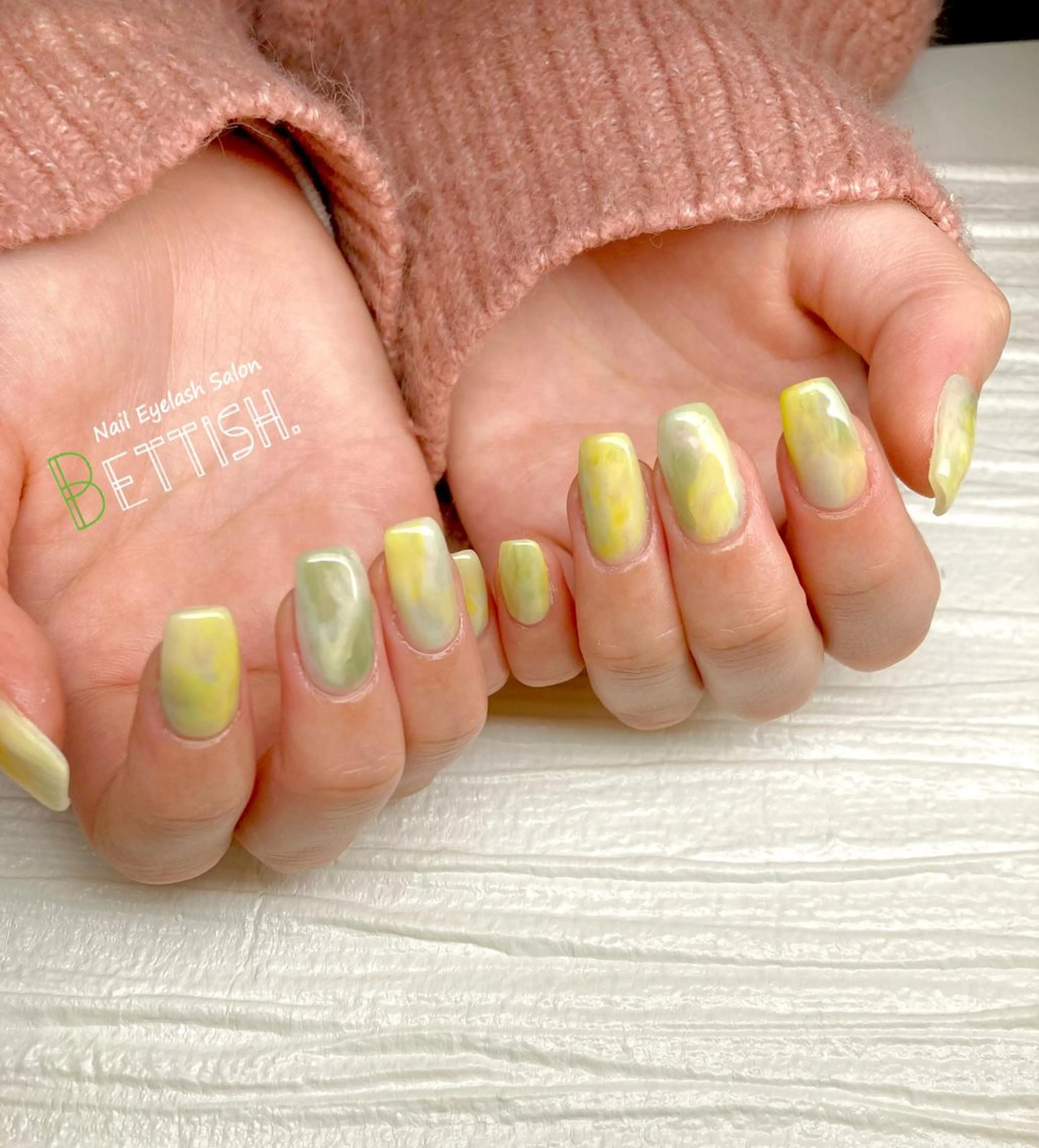 ネイル グリーン ニュアンスネイル ホワイト 黄色 ハンドネイル BETTISH. KUMIKO☺︎︎のネイルデザイン