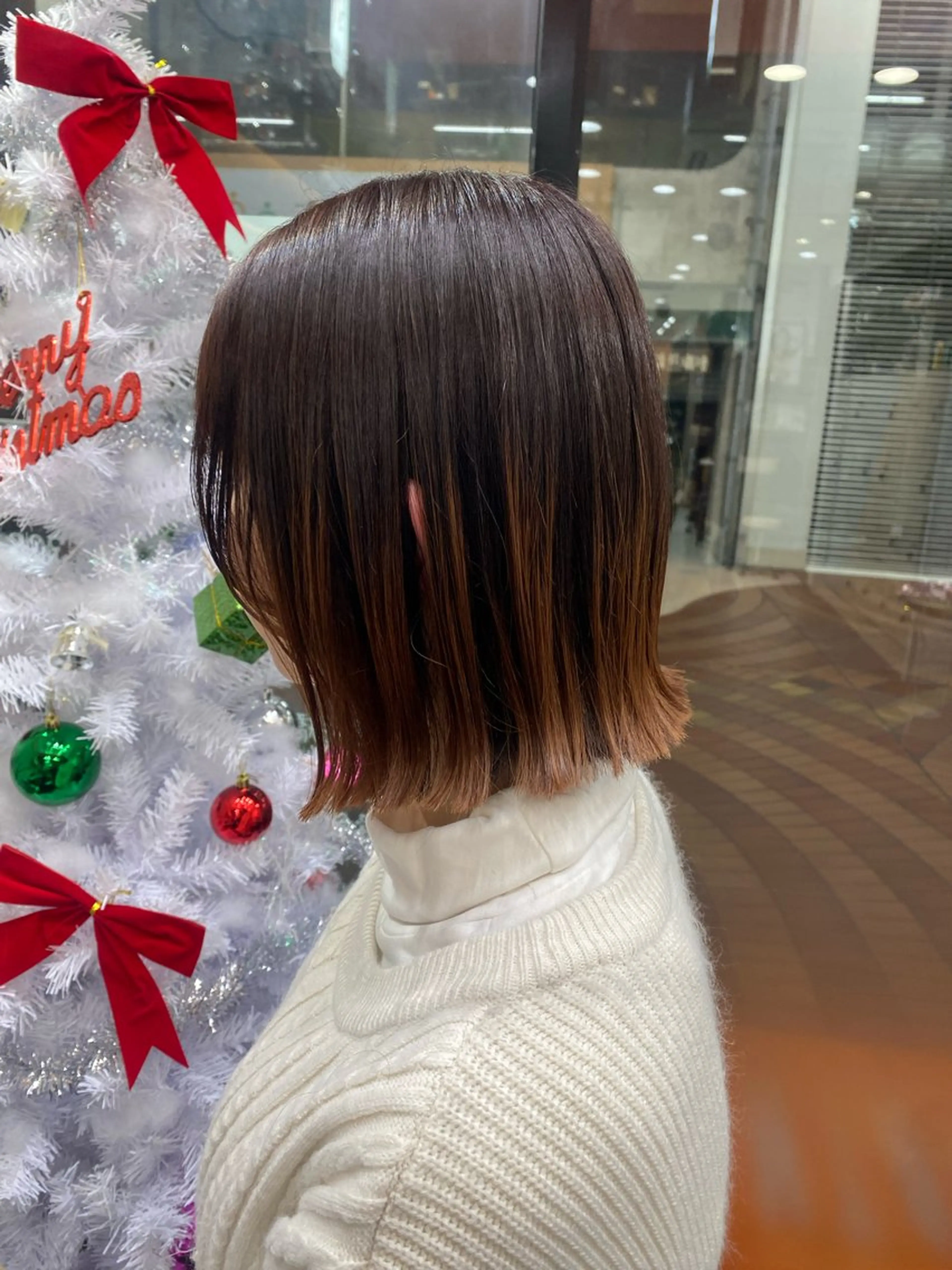 ミディアム カラー 切りっぱなしボブ グラデーションカラー ボブ EARTH/A東川 優美のヘアスタイル