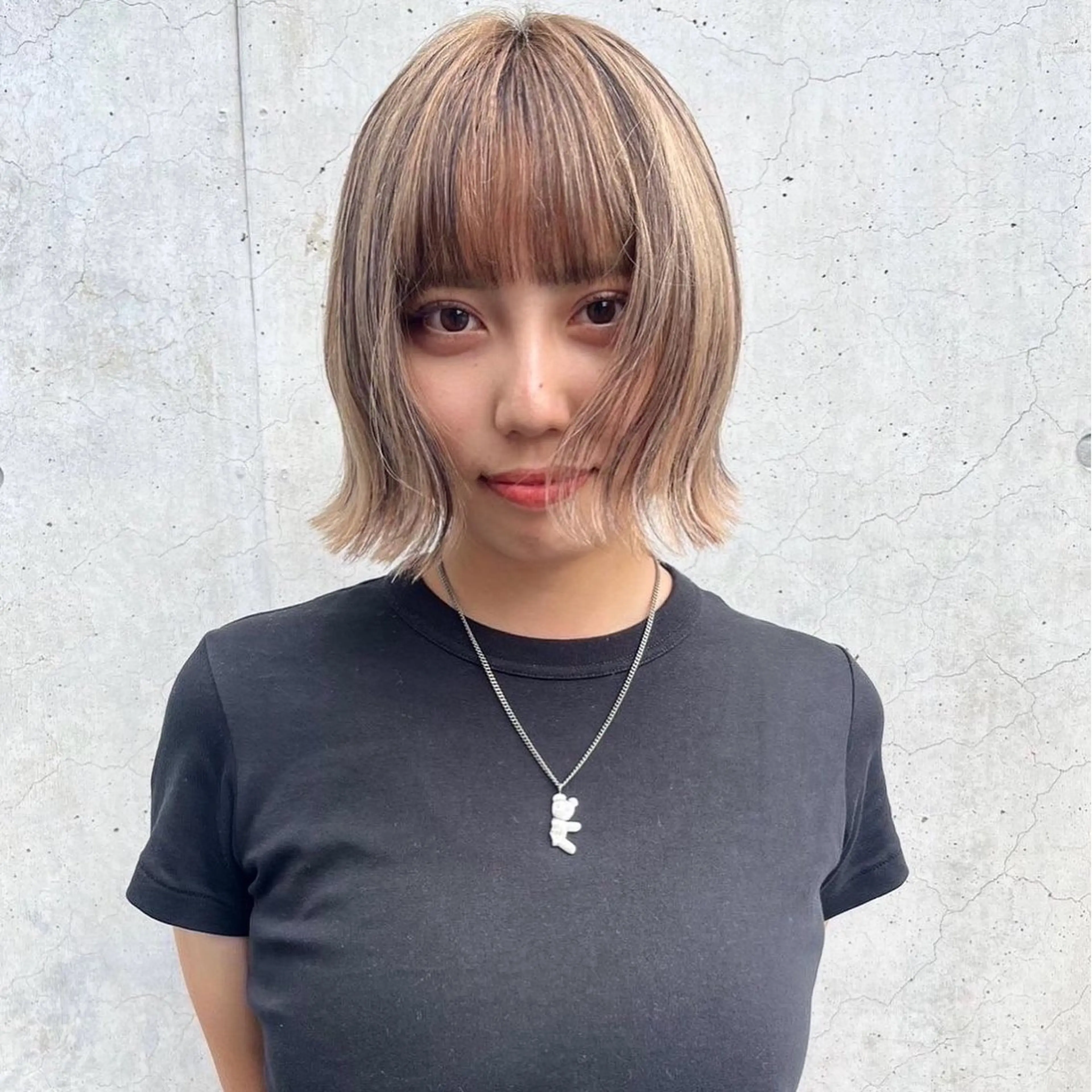 ショート カラー ブラウンカラー ハイトーンカラー anna 韓国レイヤ ー/ ハッシュカットのヘアスタイル