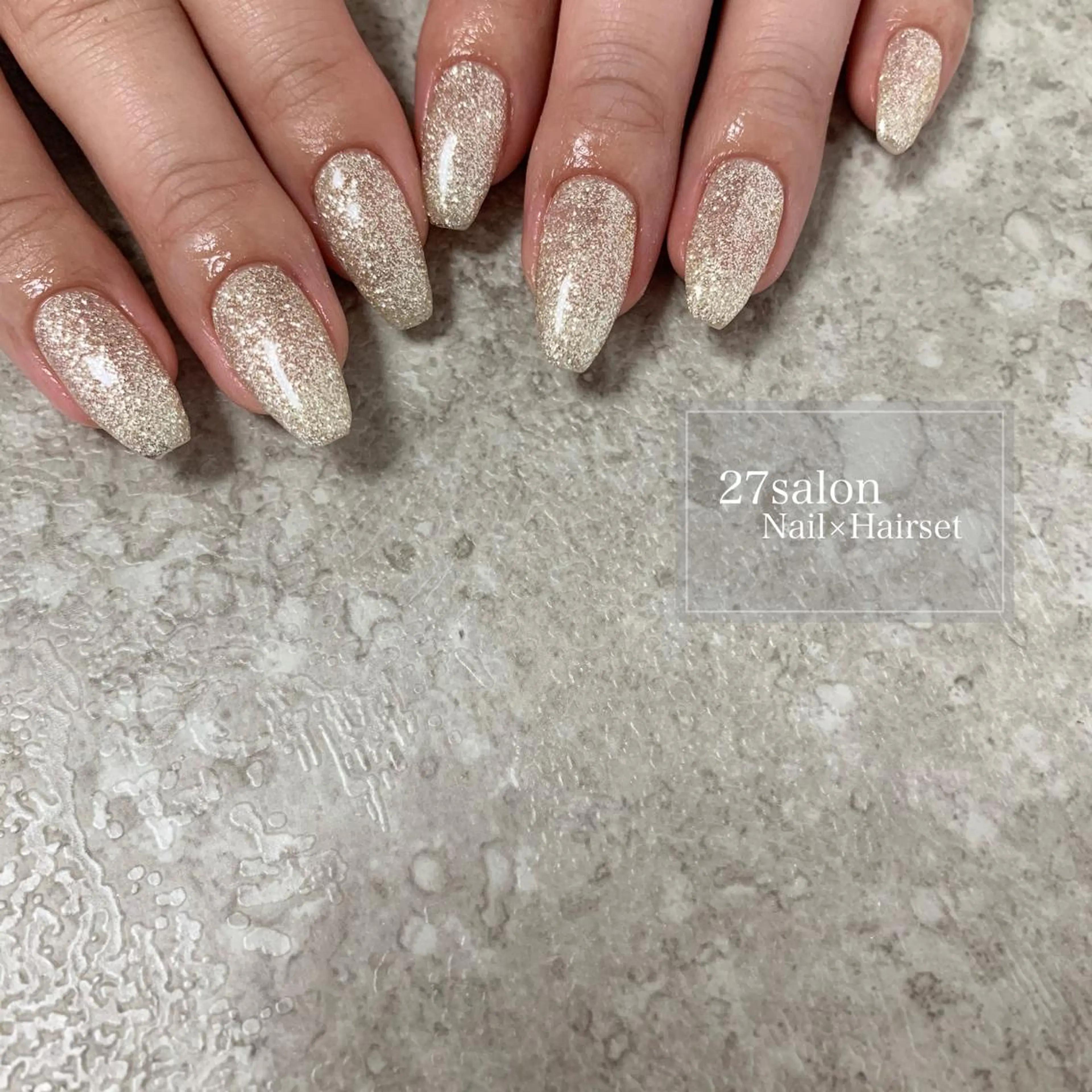 ネイル ゴールド ラメ(グリッター) シンプルネイル ホワイト 27salon yuinaのネイルデザイン