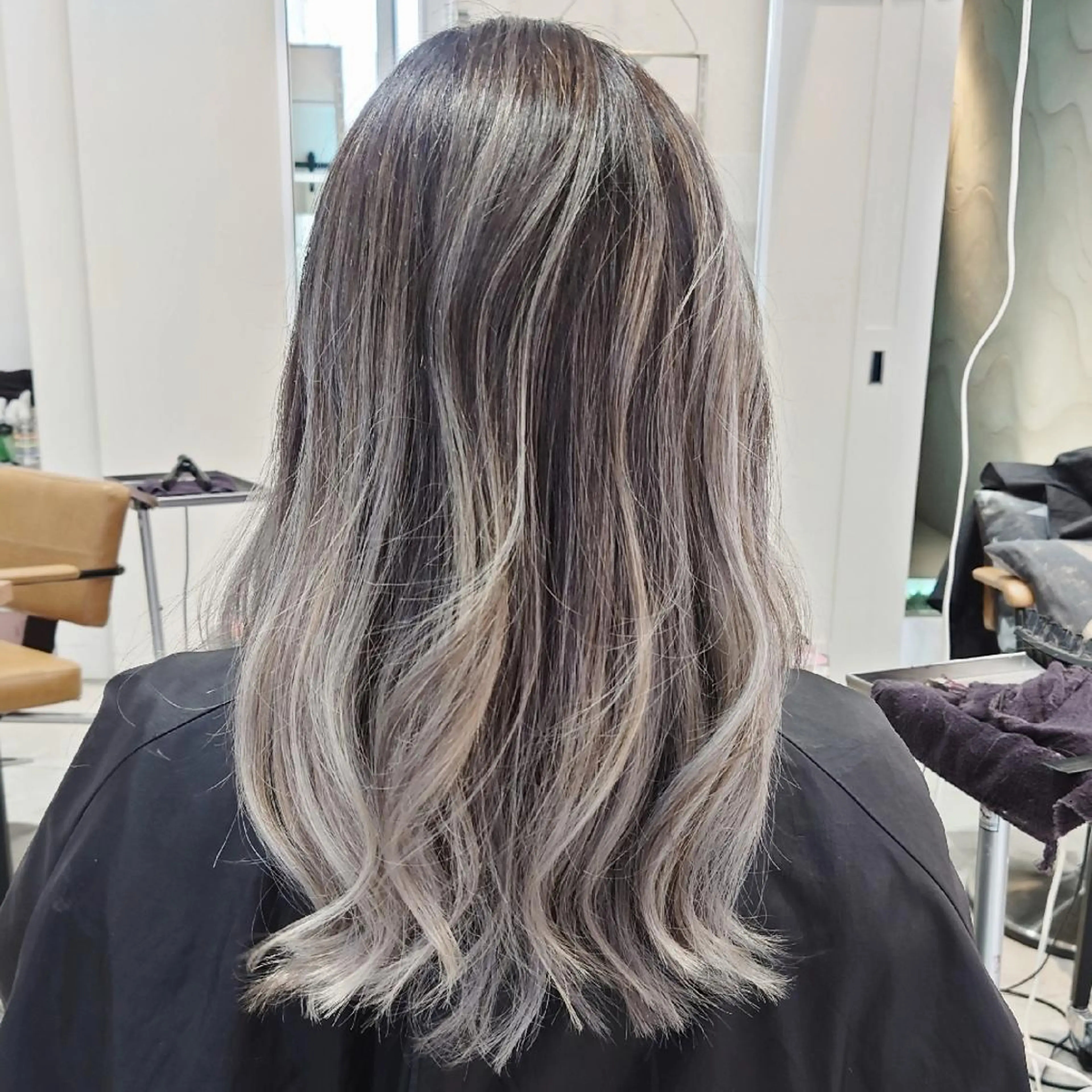 ミディアム カラー バレイヤージュ レイヤーカット ヘアカラー トリートメント 艶髪✨ブリーチ職人 井手正康のヘアスタイル