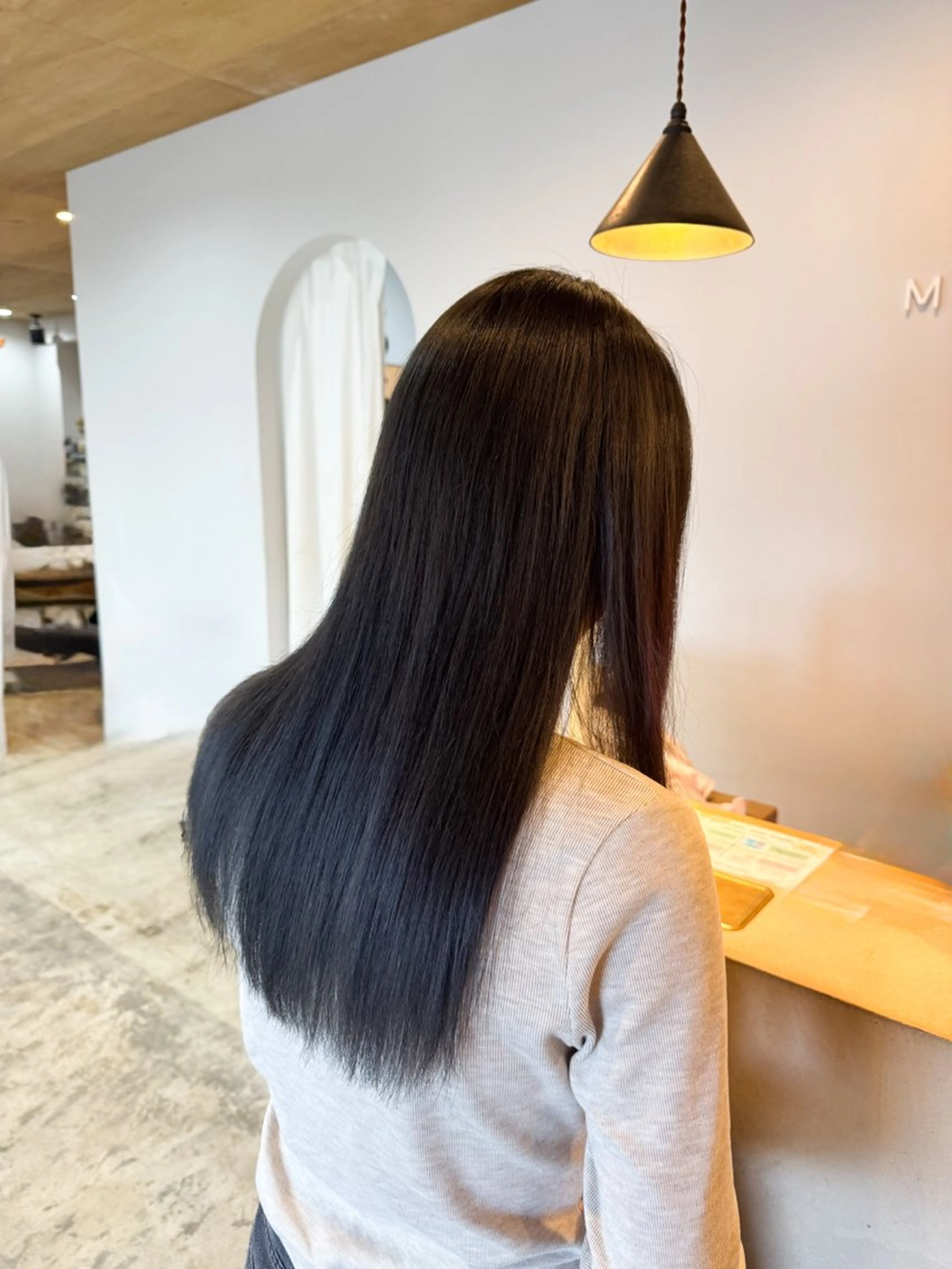 ロング カラー ブリーチ ブルーカラー ブルーグレー ブルーグレージュ グレージュ 咲良 / allum 鈴鹿のヘアスタイル