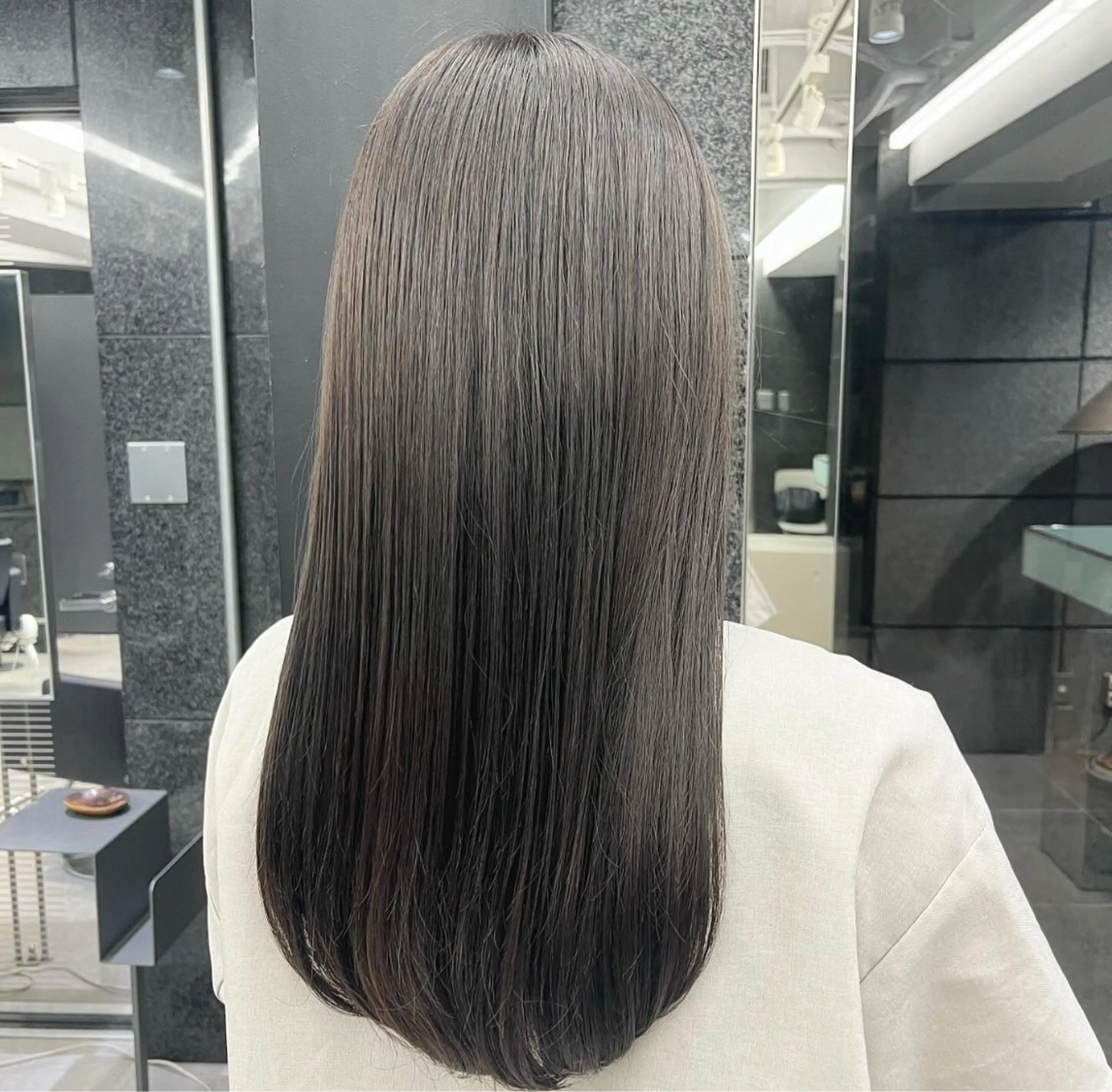 ロング カラー アッシュ ベージュカラー 透明感カラー ヘアカラー トリートメント ボブ/プツッとボブ/ 暖色カラー/モエのヘアスタイル