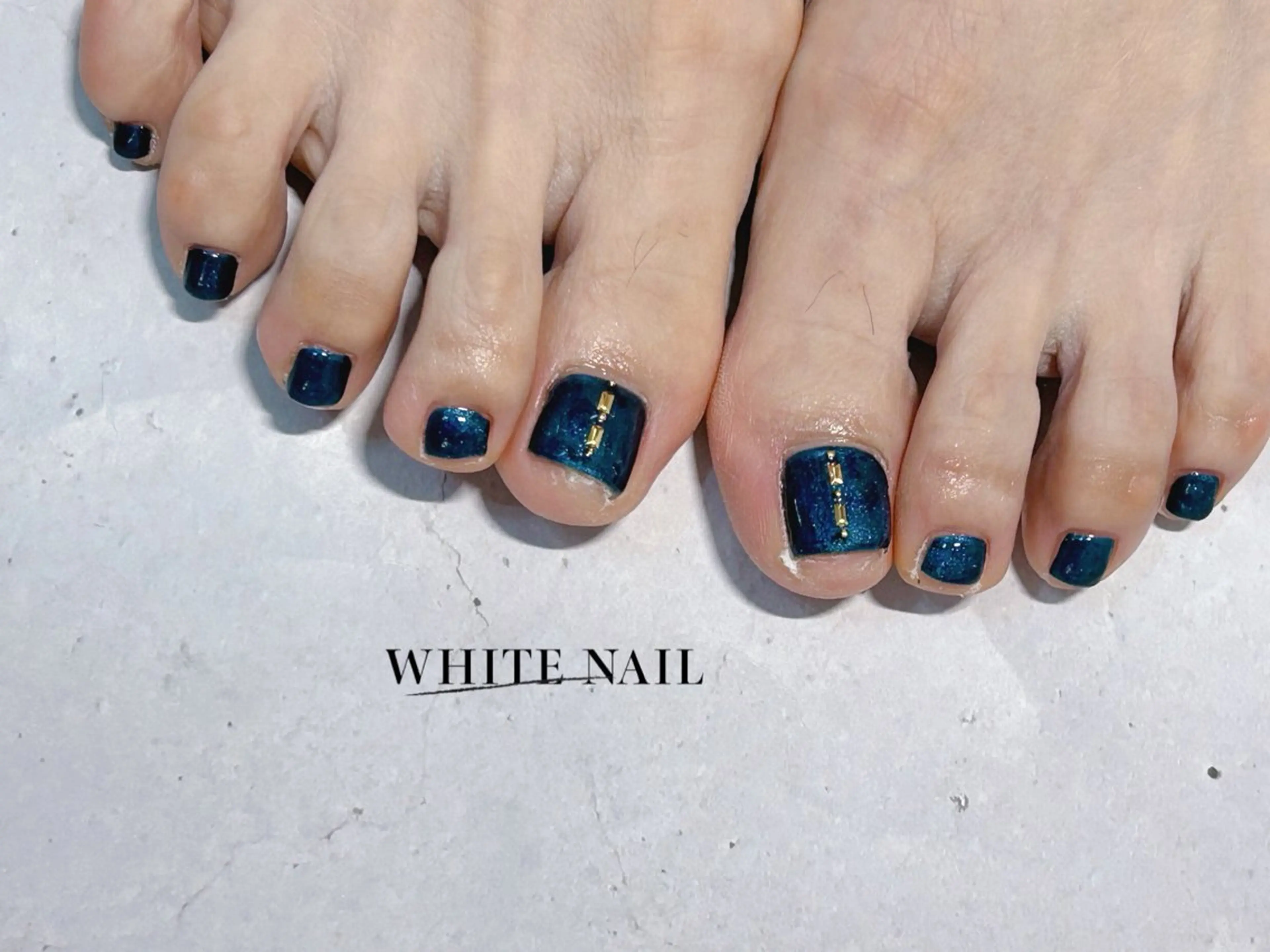 ネイル シンプルネイル フットネイル WHITE NAIL ホワイトネイルのネイルデザイン