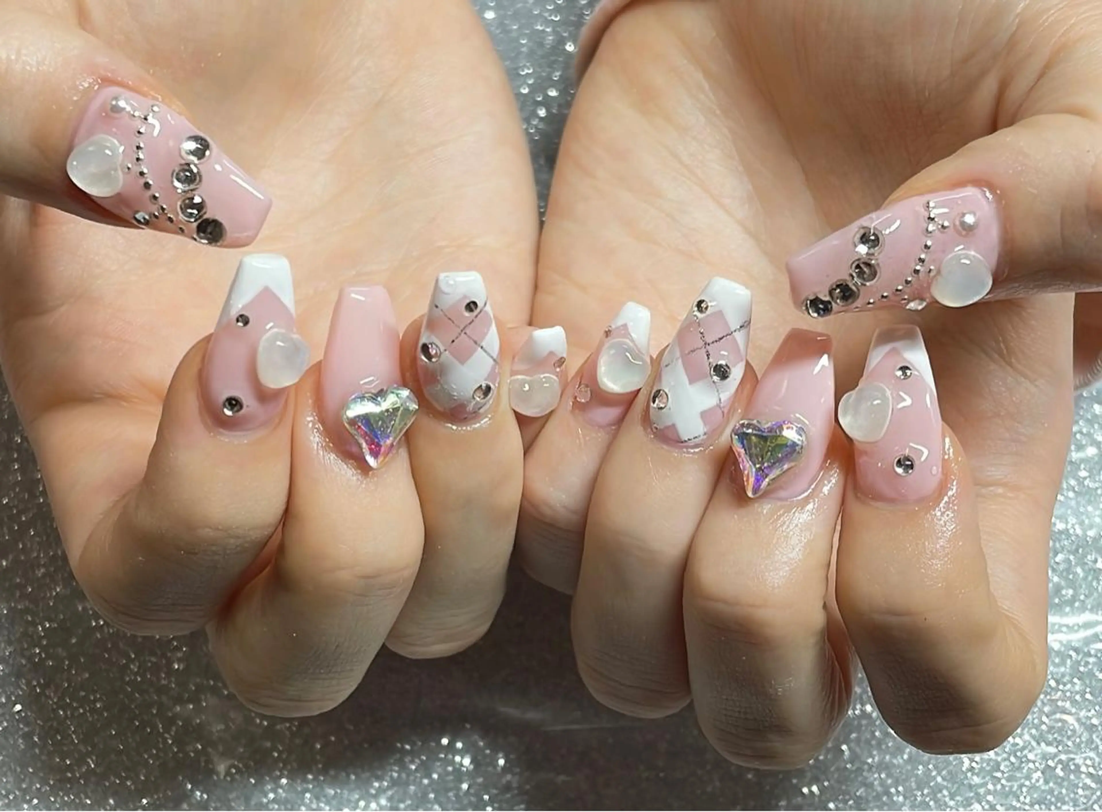 ネイル ハンドネイル VIERU 🌈🎀💖のネイルデザイン