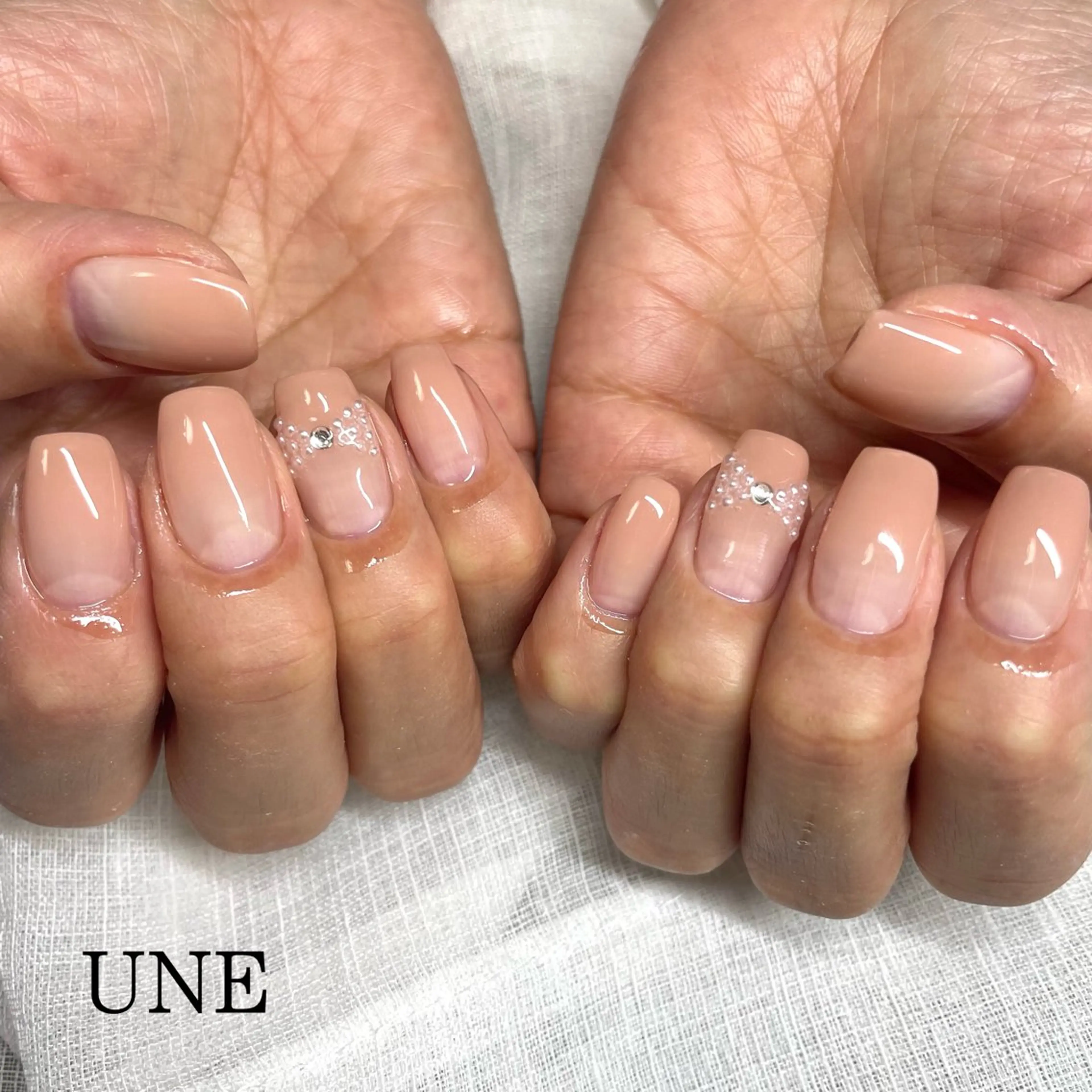 ネイル グラデーション オフィスネイル リボン シンプルネイル UNE.【ユヌ】 Jr.NANAのネイルデザイン