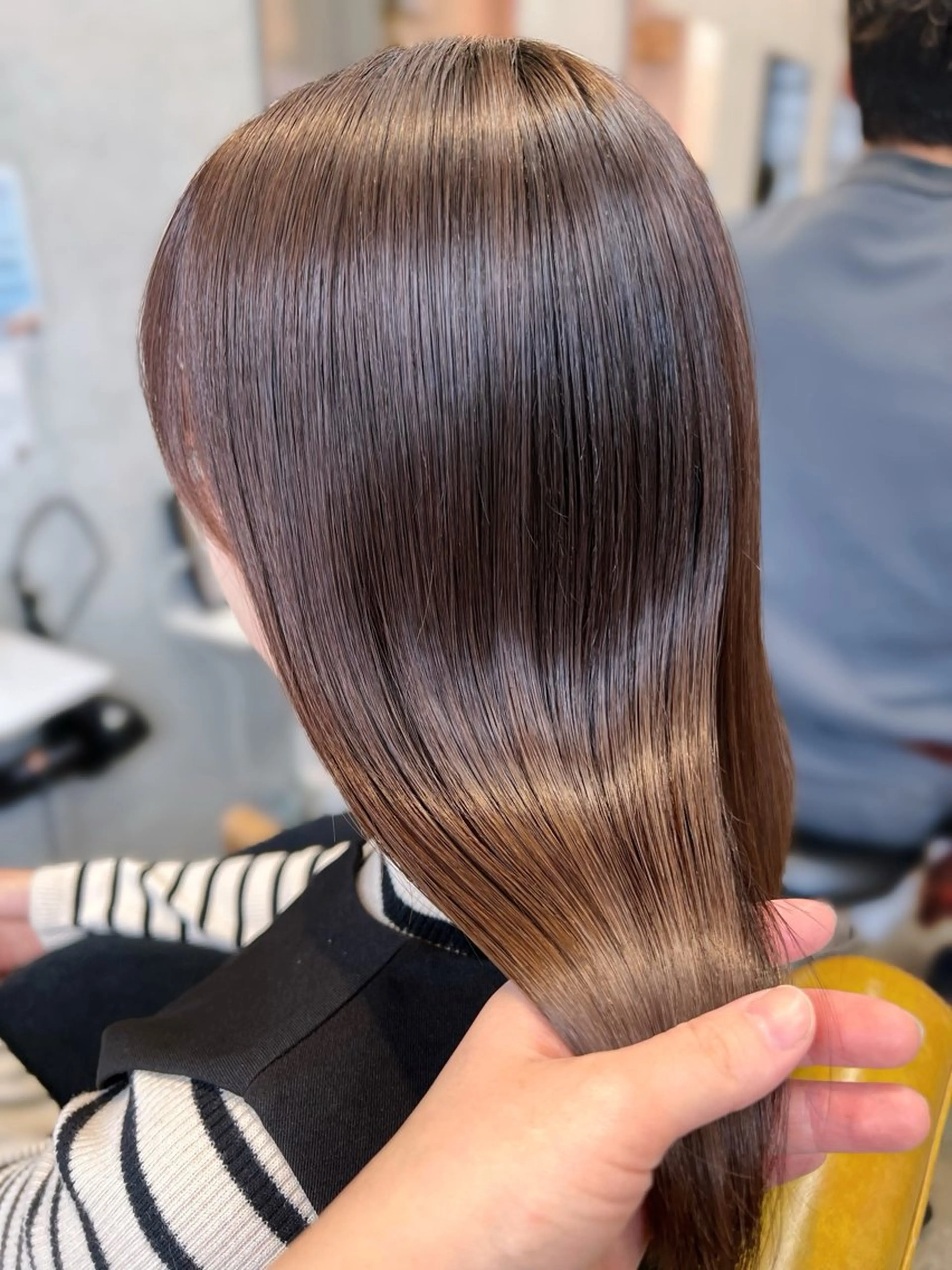 ミディアム カット ヘアカラー カコ/レイヤーカット ヘアアレンジのヘアスタイル