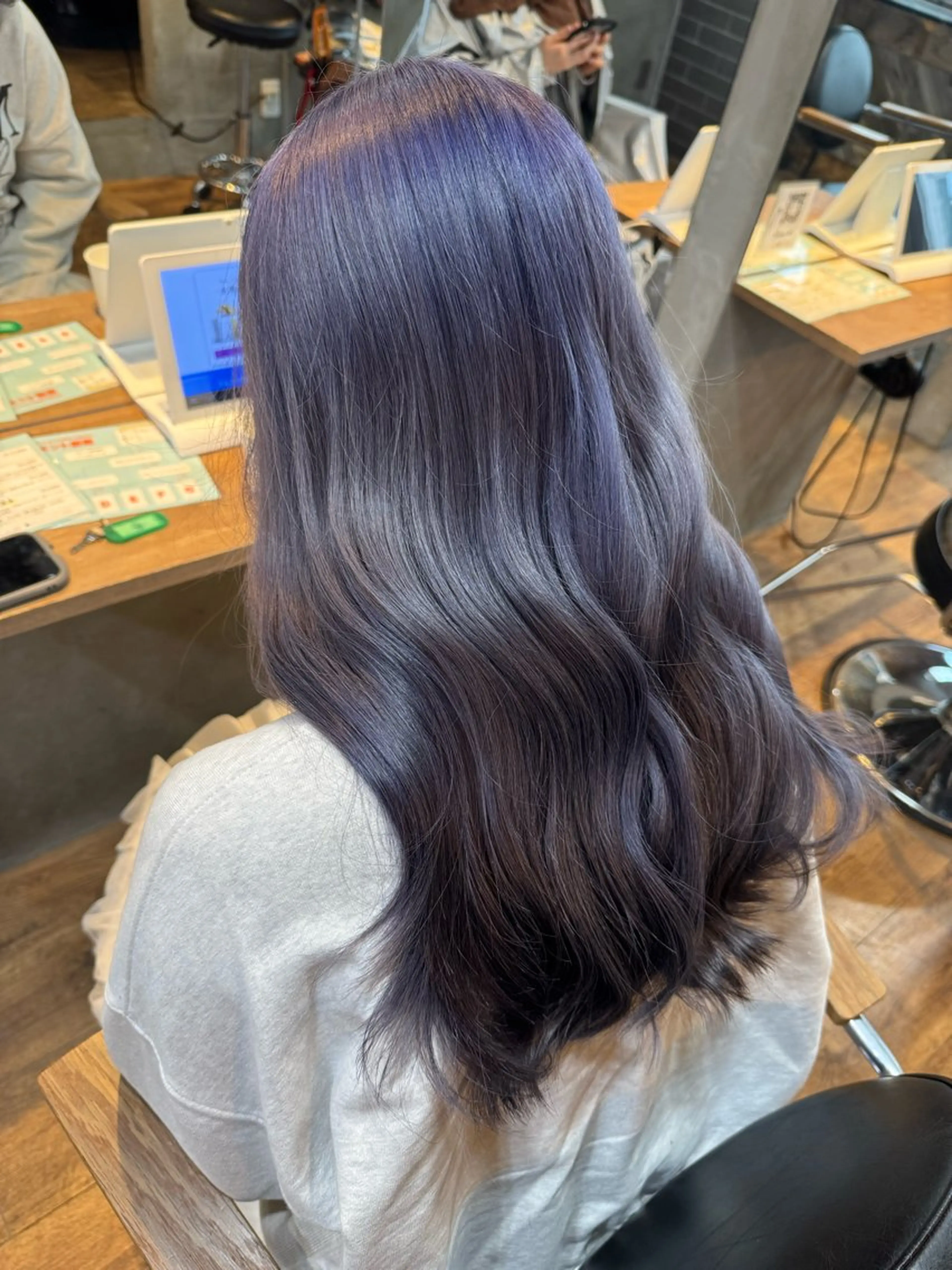 ロング カラー Eleanor spa&treatment 札幌店内にあるシェアサロン【WHITE】所属・シルクハイトーン / 髪質改善🦋MIKUのヘアスタイル
