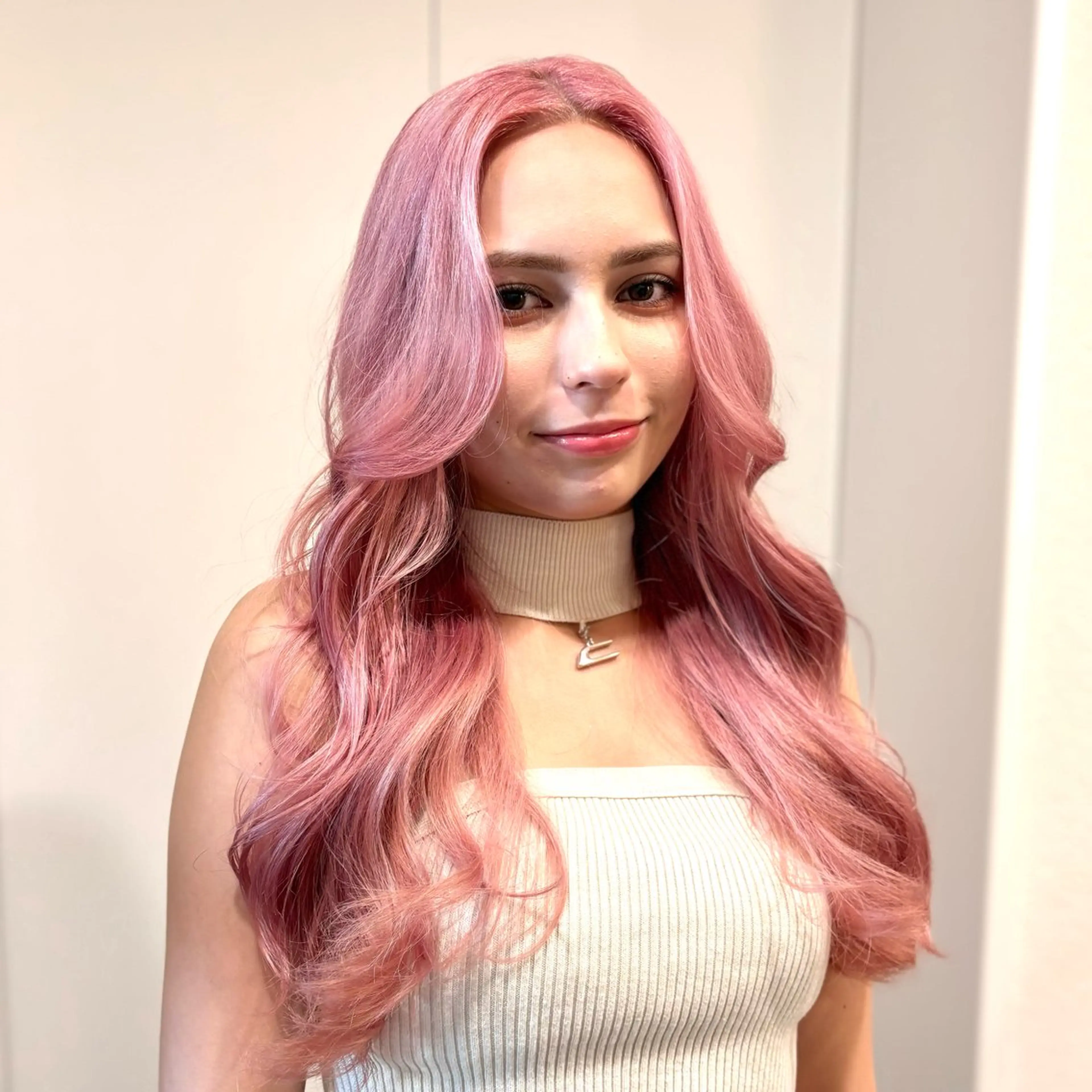 ロング カラー ピンクカラー カット ヘアカラー トリートメント ハイトーン/ウルフ/ レイヤー/Asukaのヘアスタイル