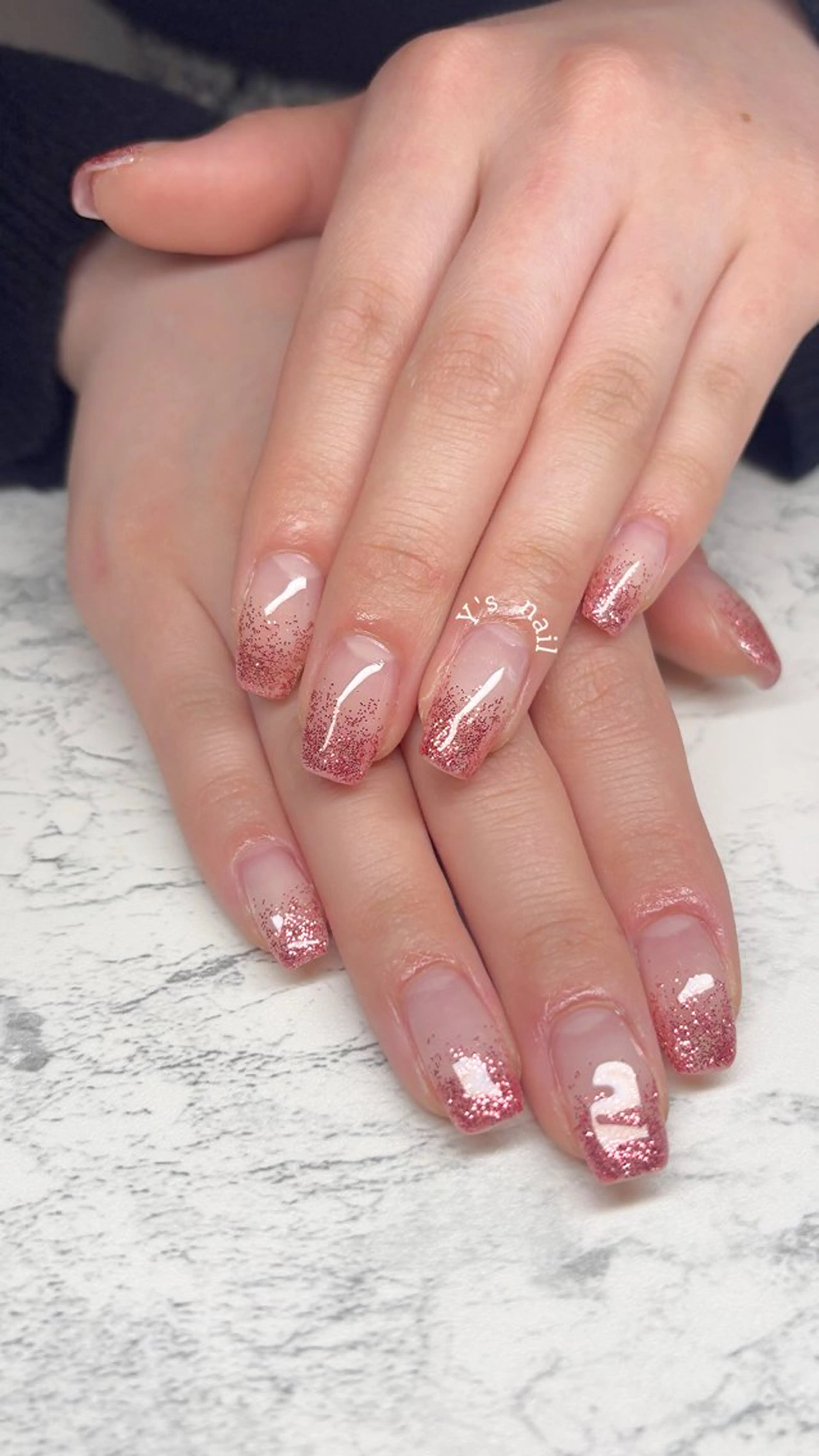 ネイル グラデーション ラメ(グリッター) ラメグラデーション ピンク ハンドネイル 手書きが得意🖌️ Y’s  nailのネイルデザイン