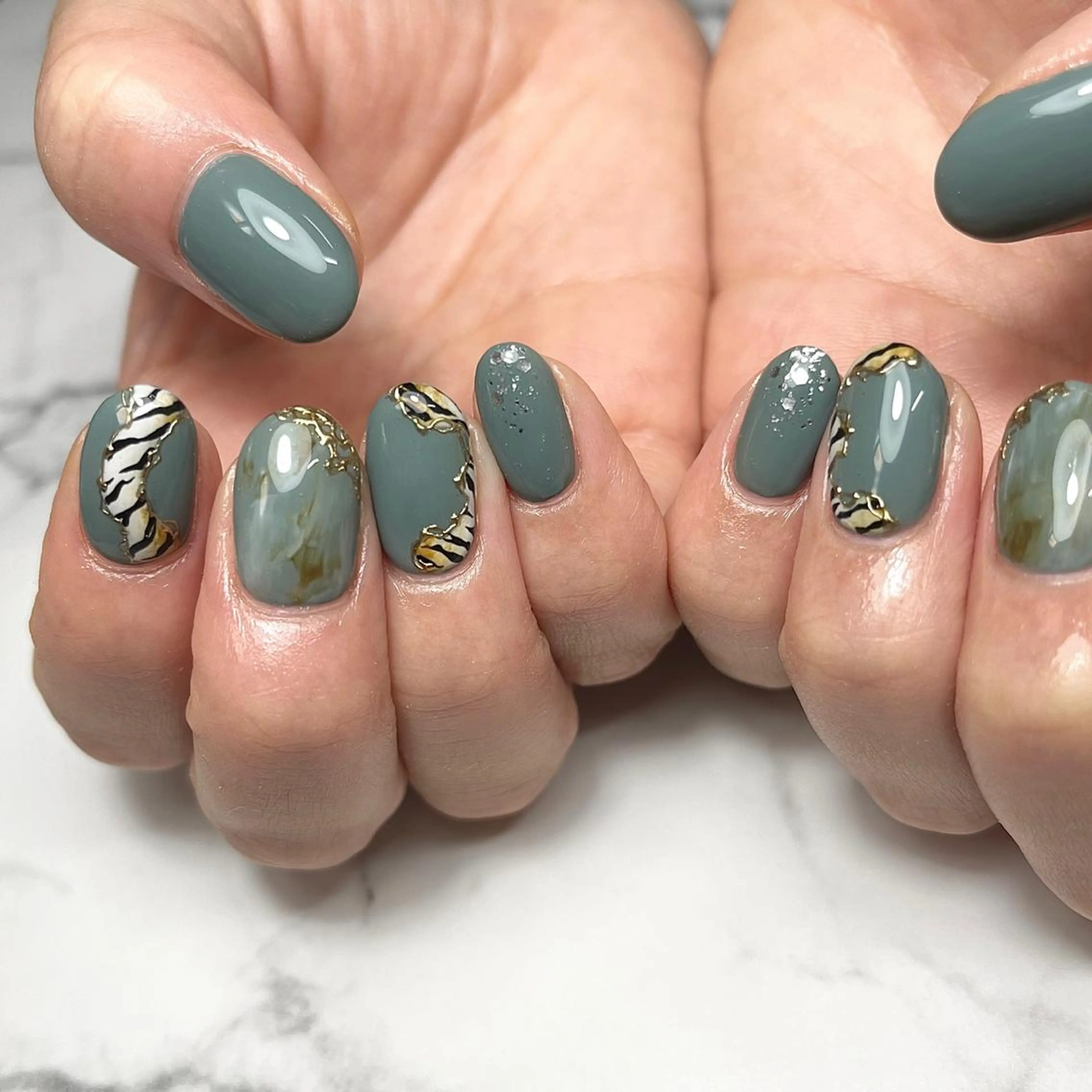 ネイル アニマル柄 アートネイル ブルー ジェルネイル グリーン ハンドネイル NAIL NOWのネイルデザイン