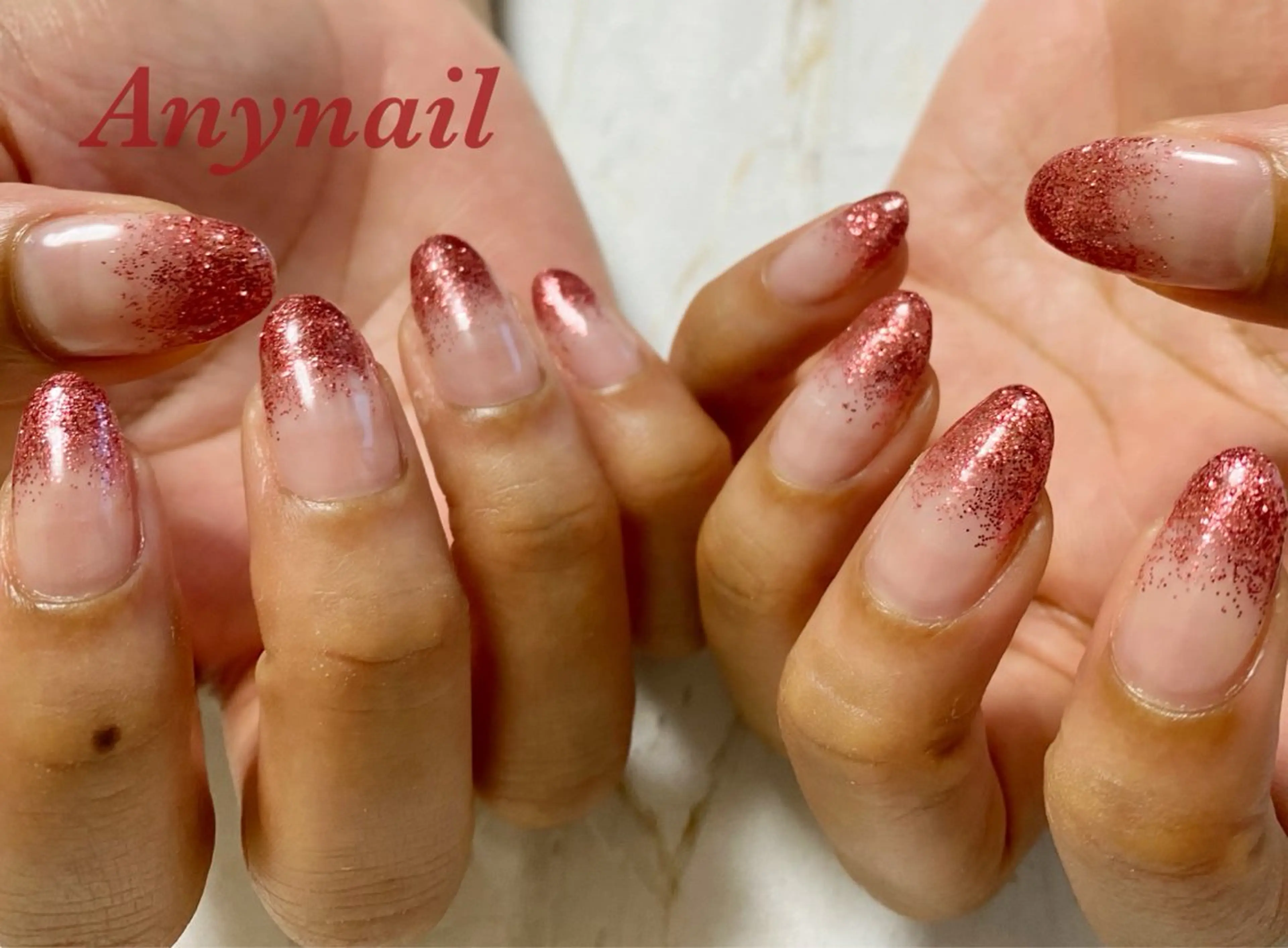 ネイル ブルー グラデーション ラメ(グリッター) ラメグラデーション 赤色 ハンドネイル 岩澤 恵子のネイルデザイン