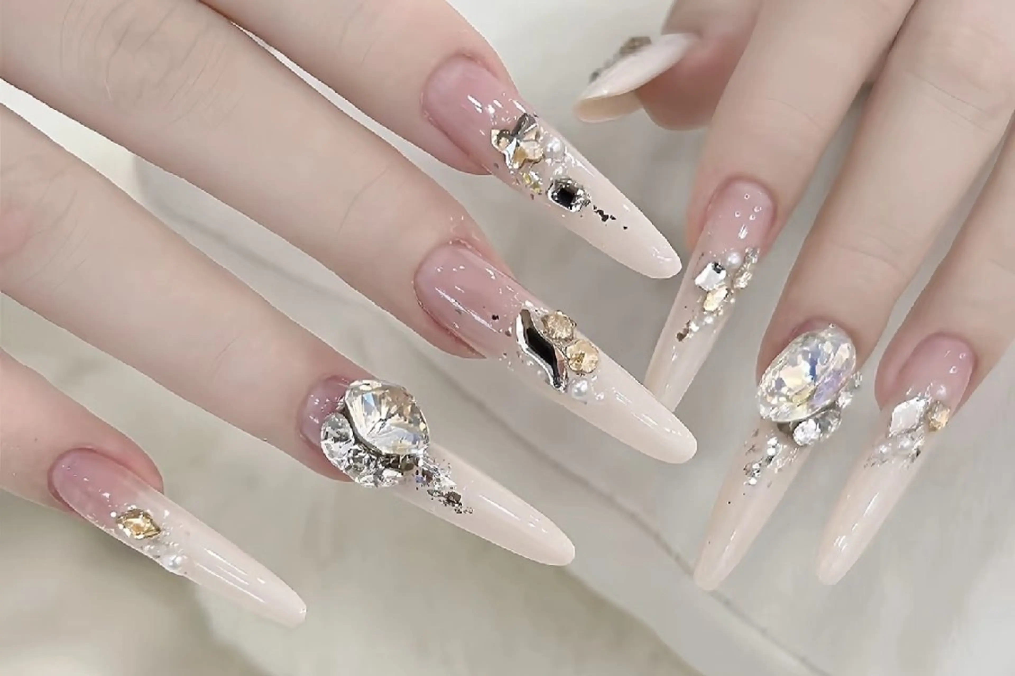 ネイル 鈴木 彩星のネイルデザイン