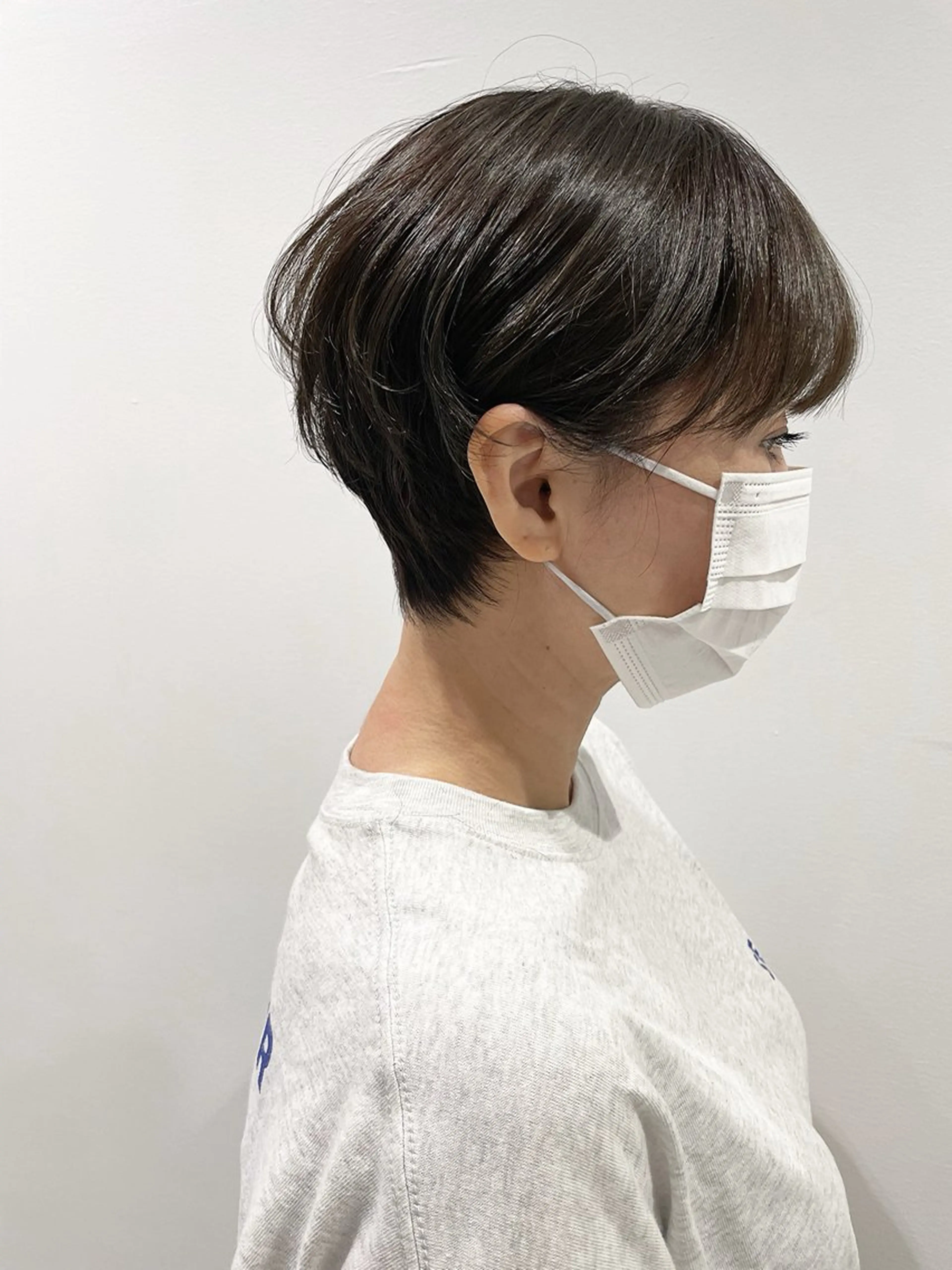 ショート カラー 丸みショート グレージュ オリーブグレージュ オリーブグレー ショートヘア 三石 翔太のヘアスタイル