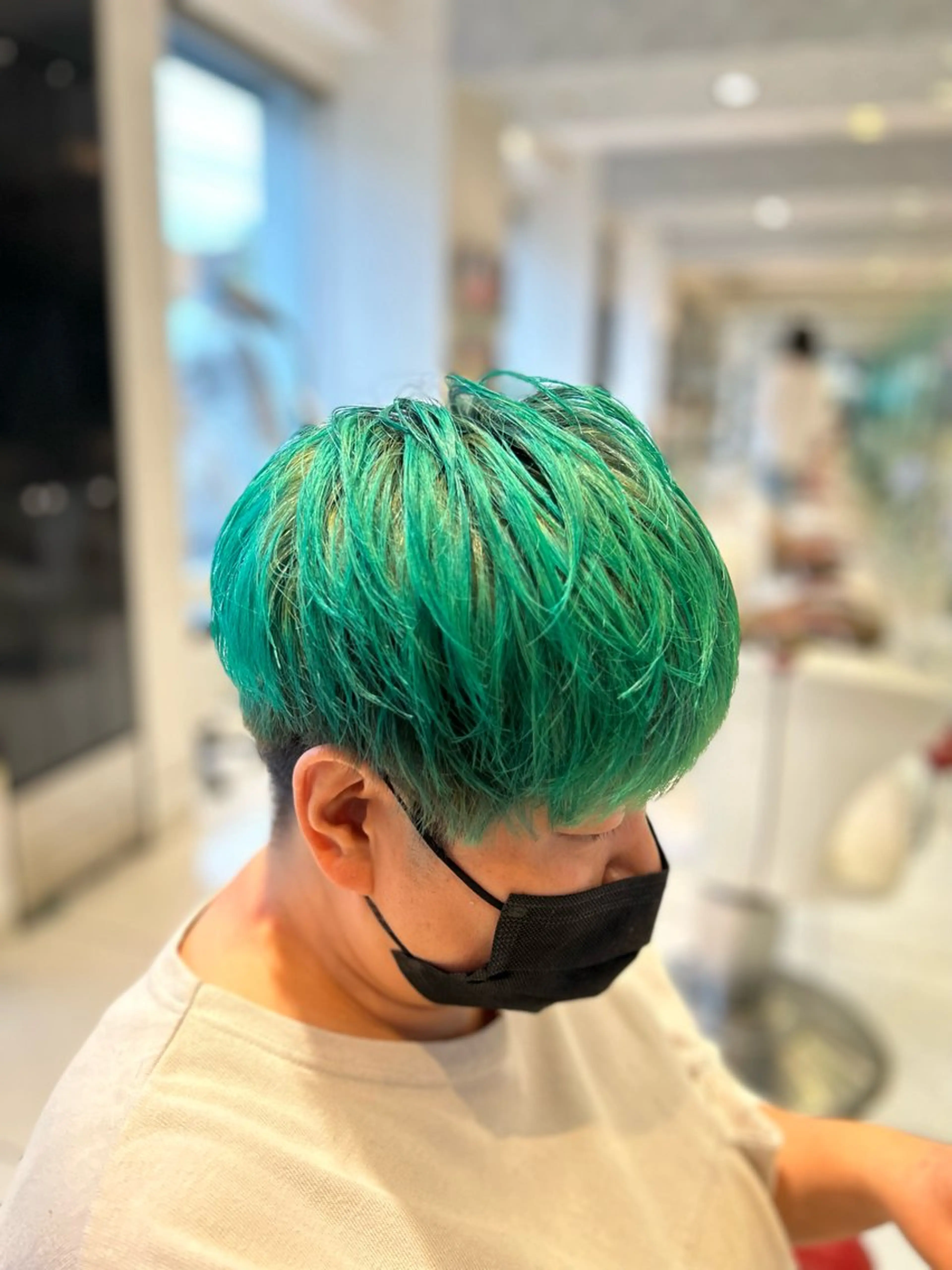 ショート カラー ブリーチ カット ヘアカラー トリートメント 小沼 正悟のヘアスタイル