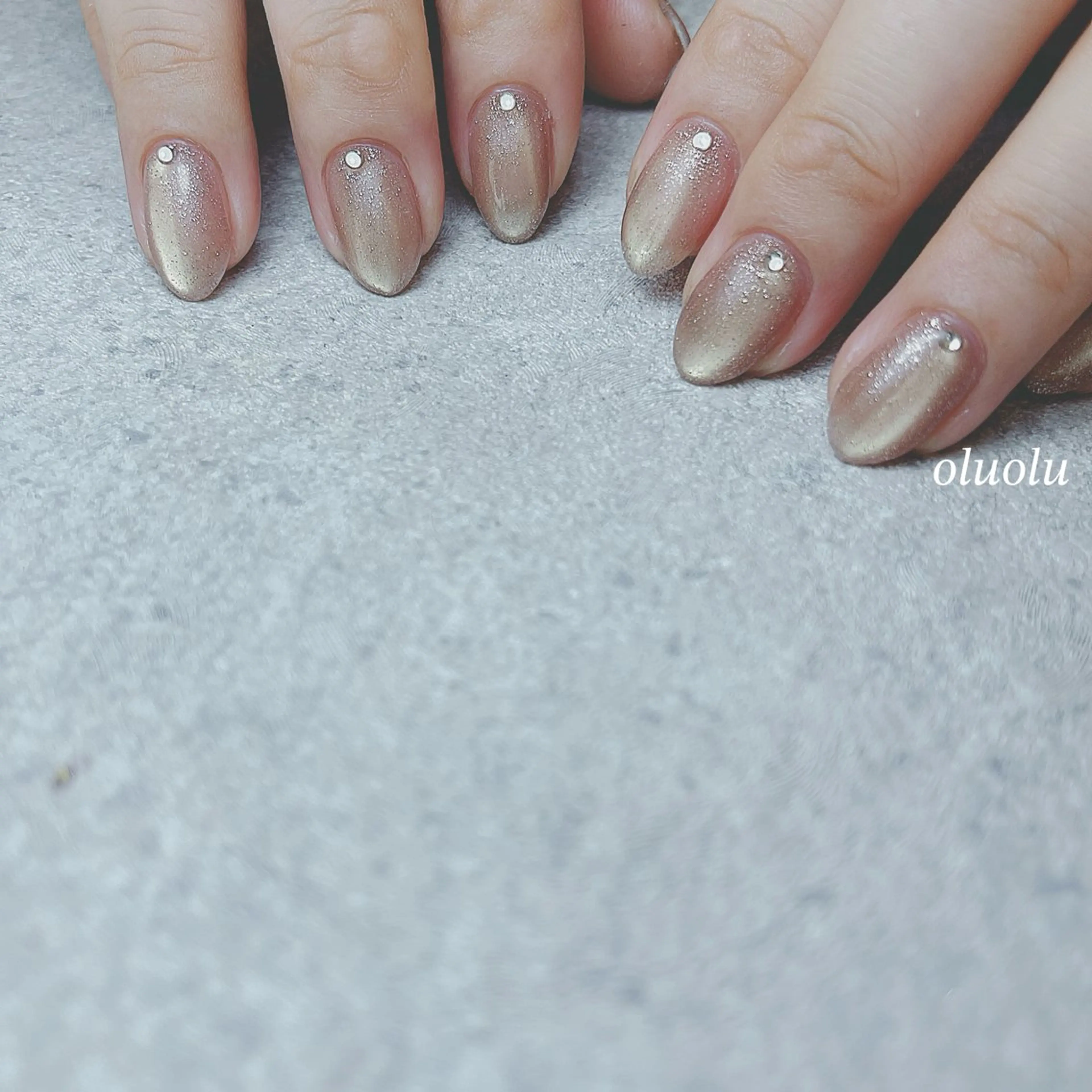 ネイル フラッシュネイル キラキラネイル マグネットネイル オフィスネイル ハンドネイル 大村 紬華のネイルデザイン