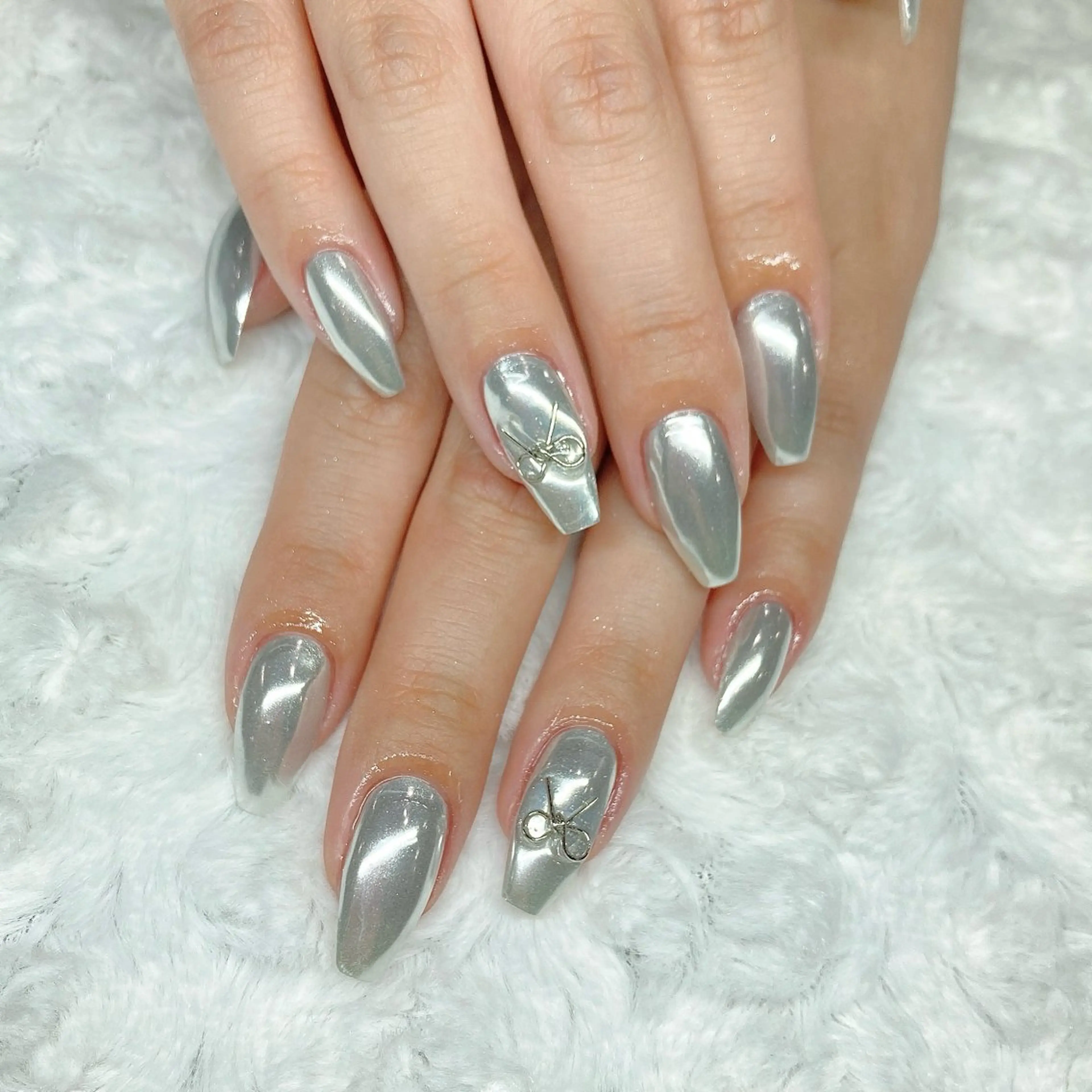 ネイル ミラーネイル ワンカラーネイル ハンドネイル Mugi ☆KOHARUのネイルデザイン