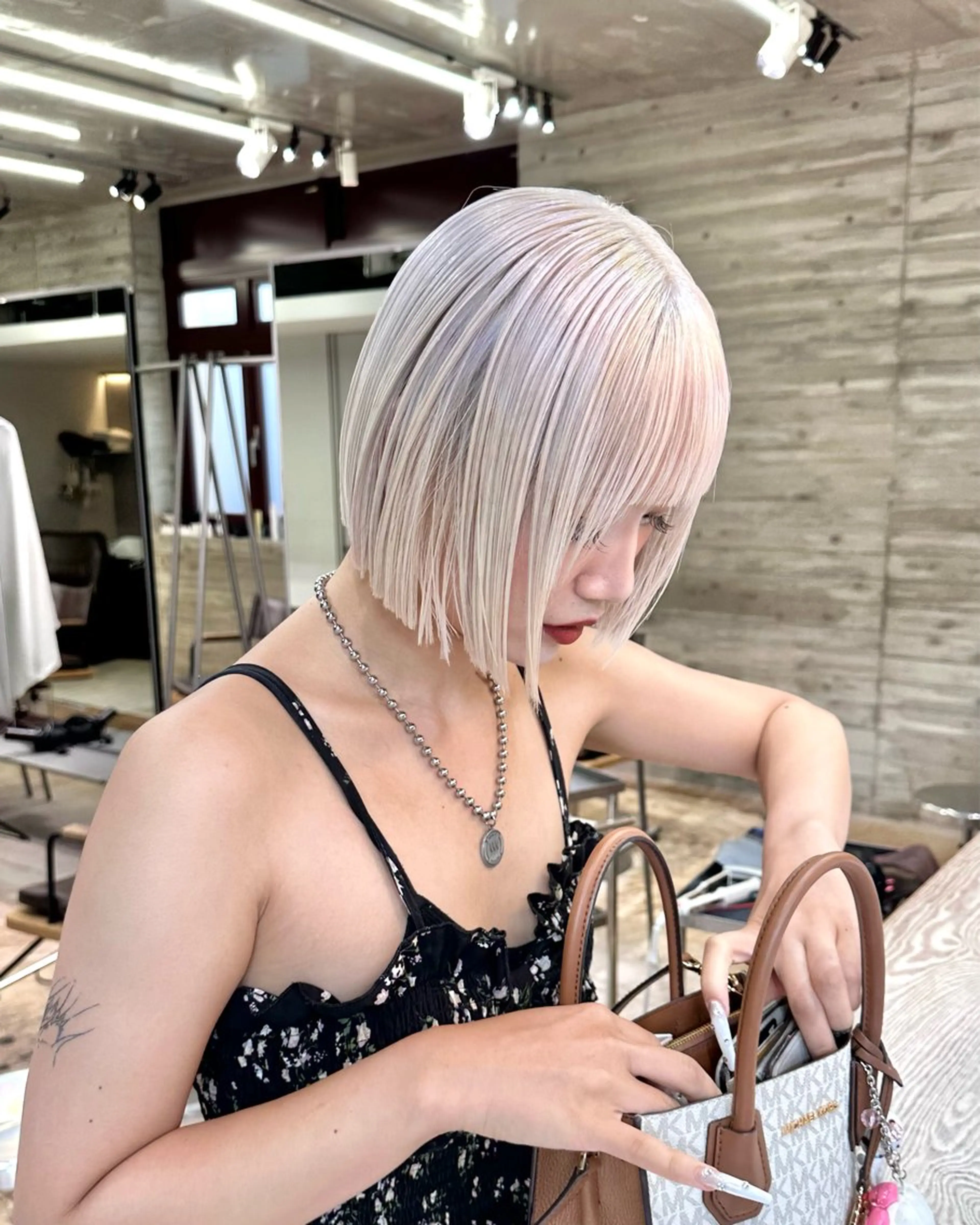 ショート ヘアカラー トリートメント 抜きっぱなしブロンド ササキカズマのヘアスタイル