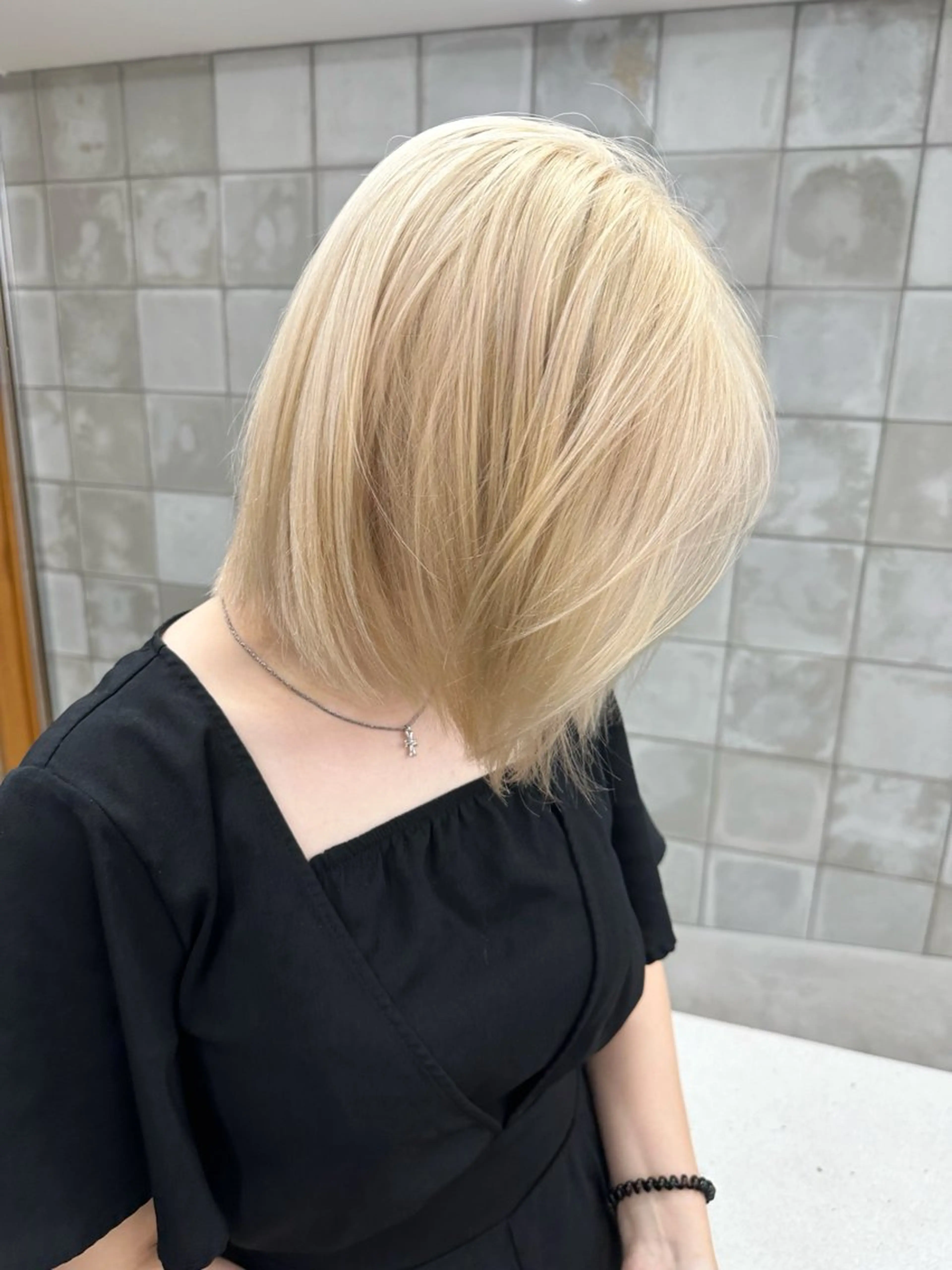 ショート カラー ブロンド ホワイトブロンド カット ヘアカラー パーマ /レイヤー 榛地渉馬 /矢場町のヘアスタイル