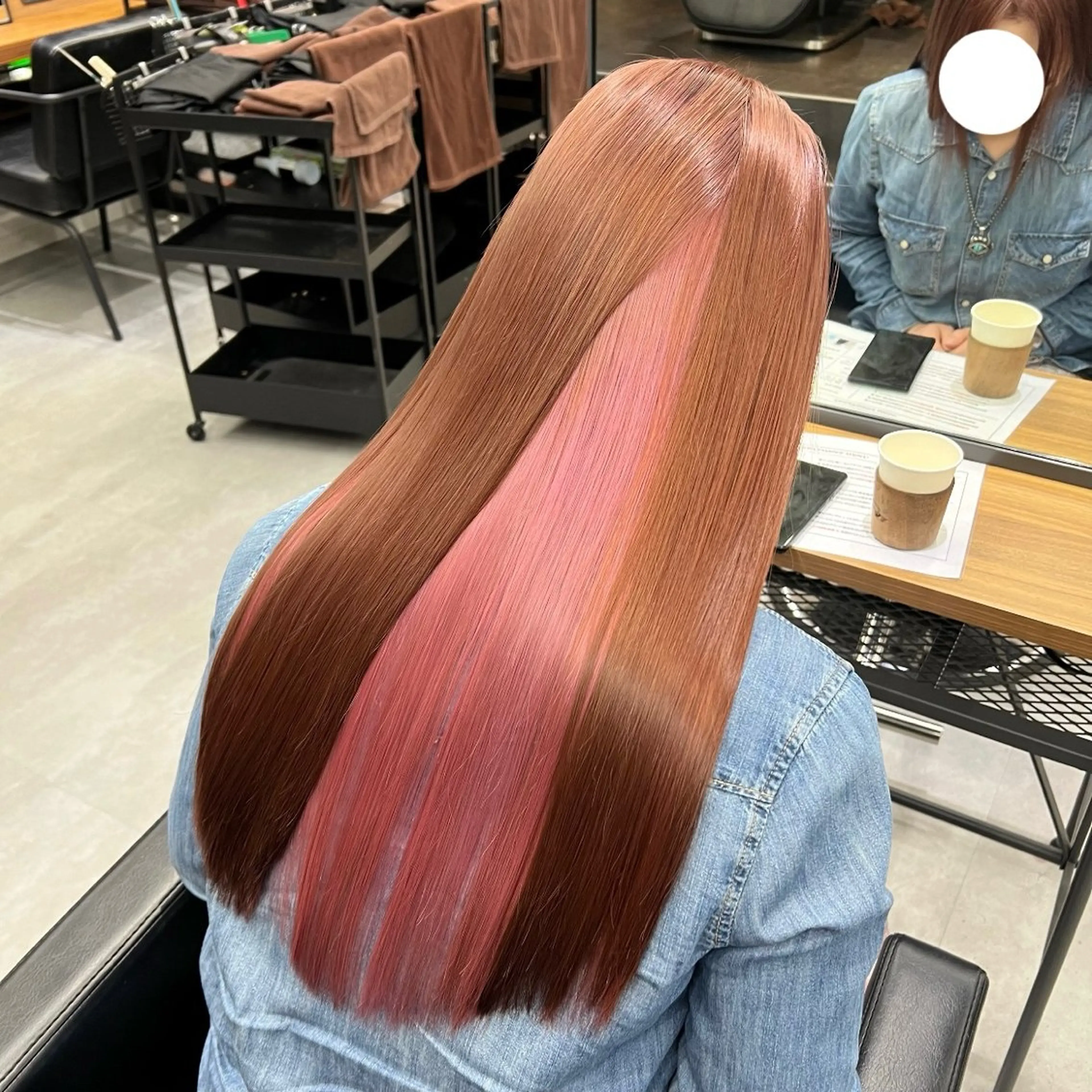 ロング カラー ベージュカラー ブリーチ ブラウンカラー 透明感カラー デザインカラー いろあそび所属・ショート/ウルフ カットモデル募集のヘアスタイル