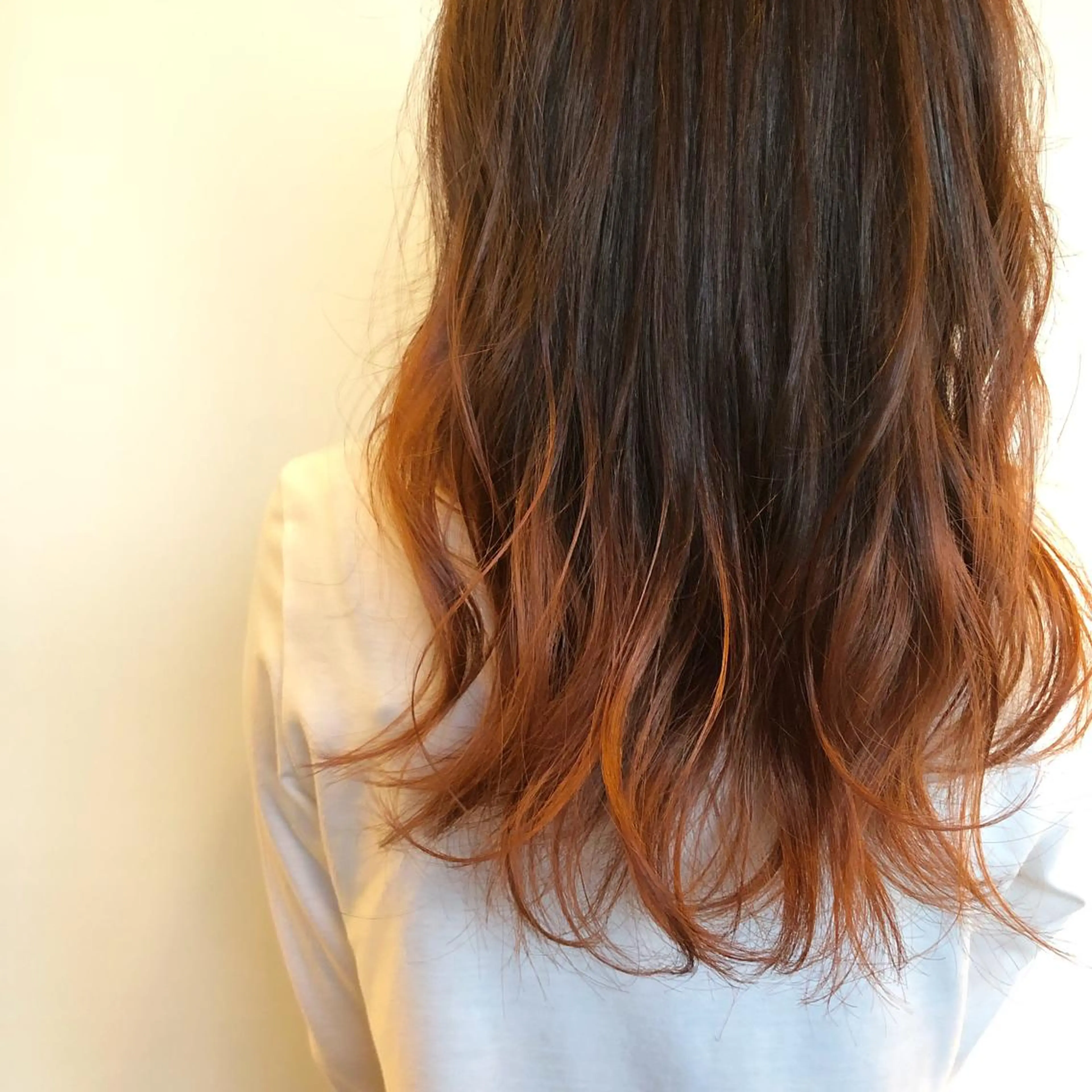 ロング カラー ブリーチ グラデーションカラー カット ヘアカラー アオトソラ いしざかのヘアスタイル