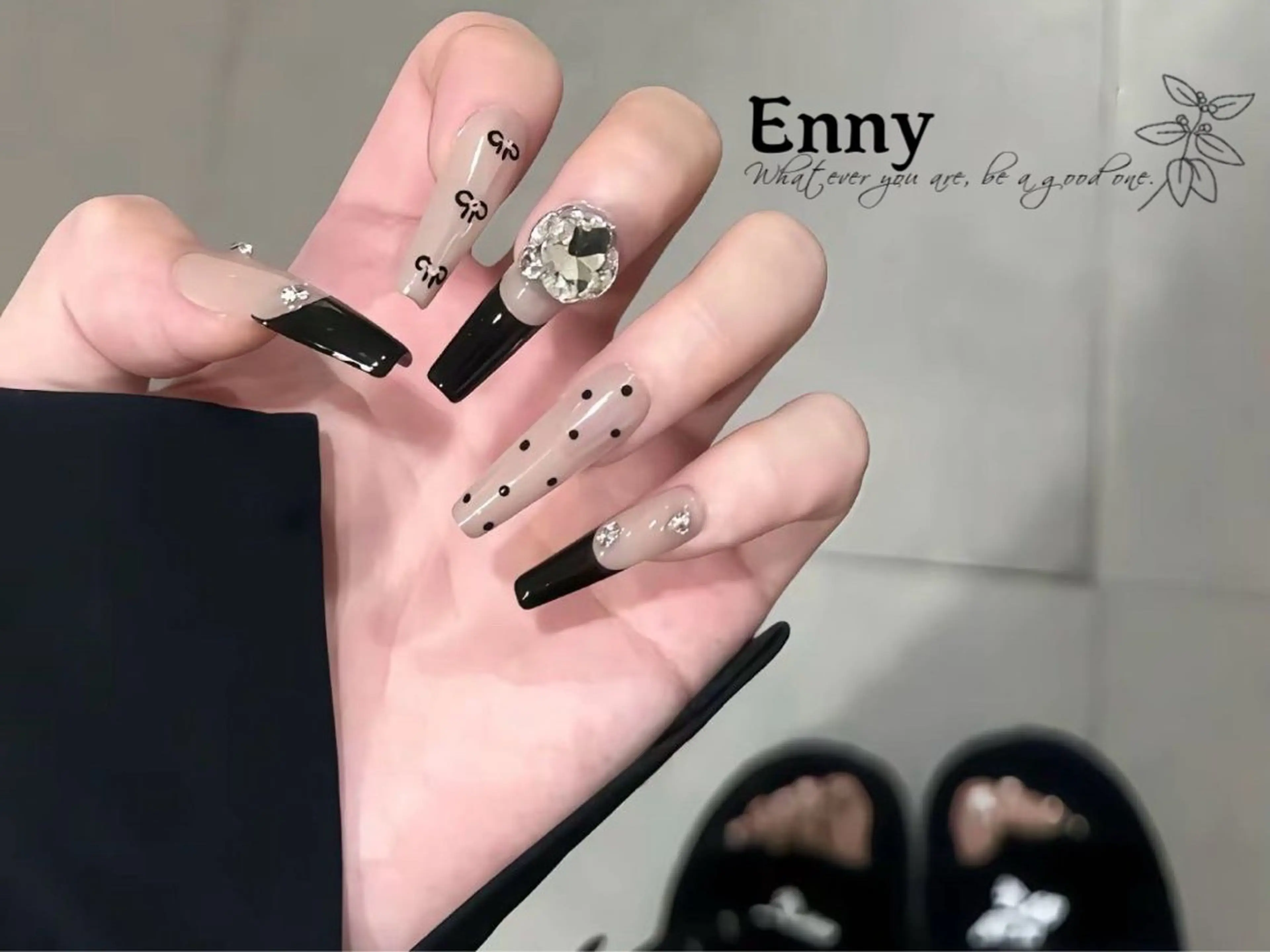 ネイル チークネイル フットネイル フレンチネイル ジェルネイル ガラスフレンチ Lily Ennyのネイルデザイン