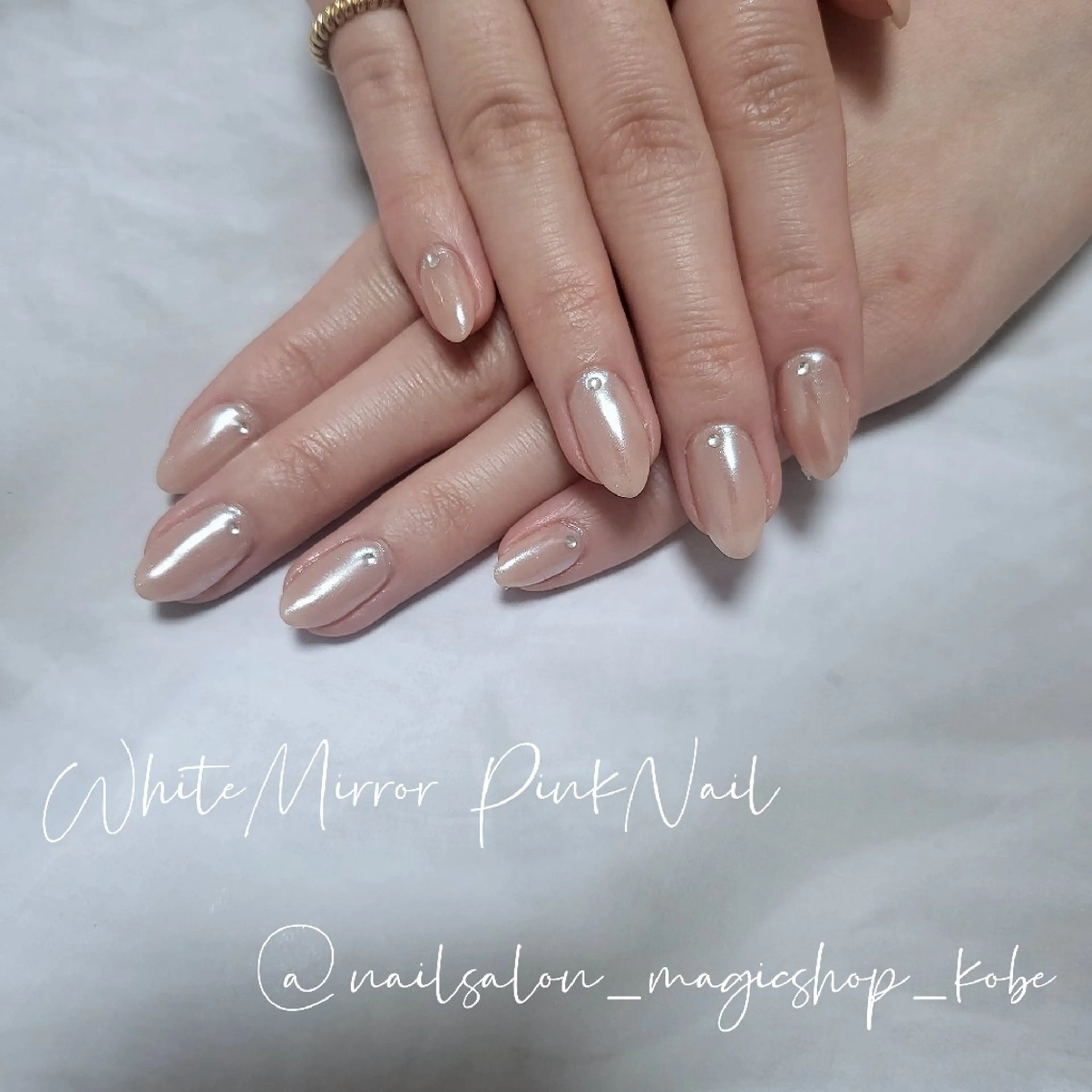 ネイル ジェルネイル おそろいネイル ミラーネイル ソフトジェル ホワイト ハンドネイル Nailsalon MagicShopのネイルデザイン