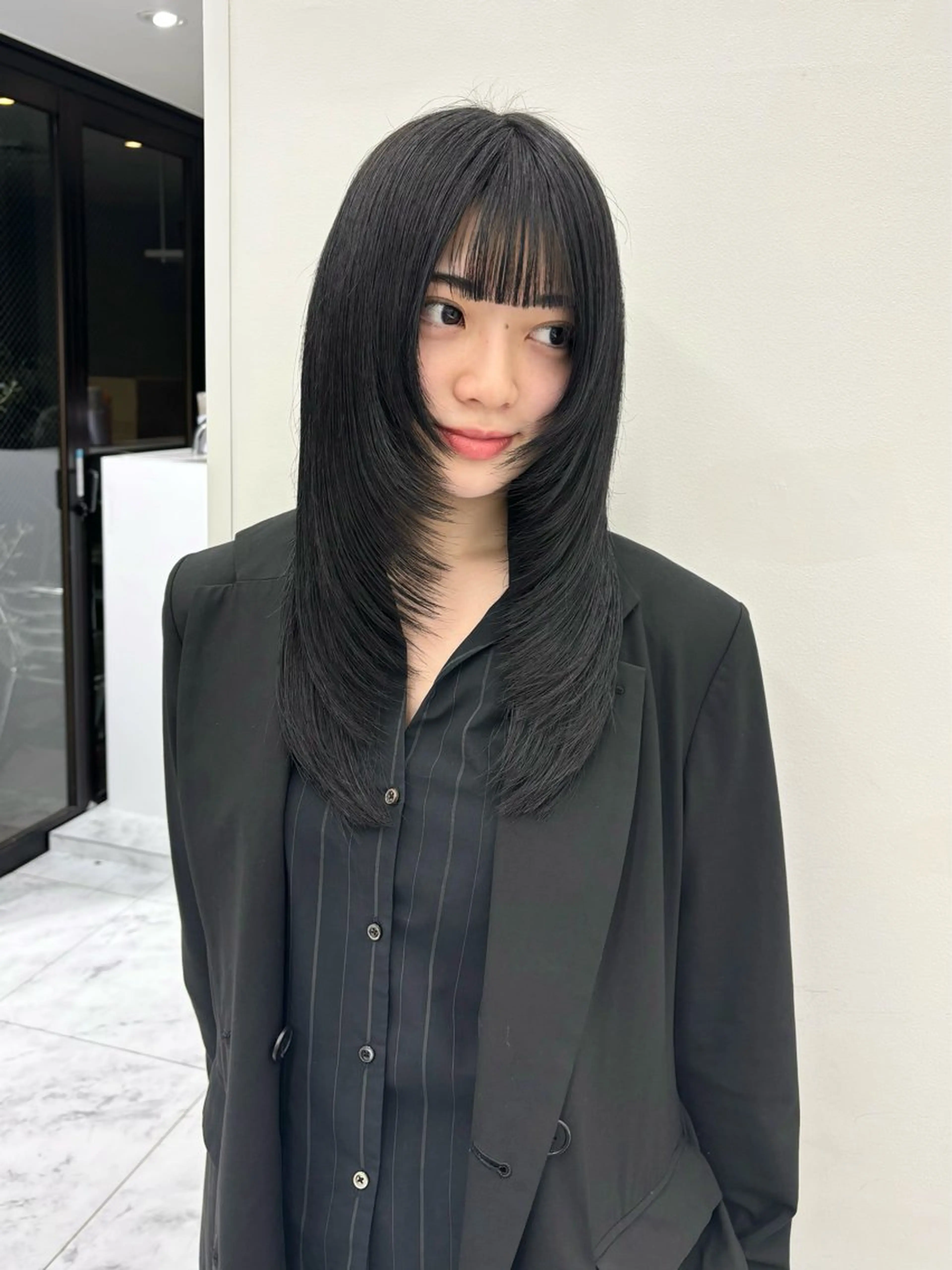 セミロング カラー 黒髪 ブルーカラー ブルーブラック カット ヘアカラー Beleza Era所属・韓国レイヤー/ 縮毛矯正🎀minaのヘアスタイル